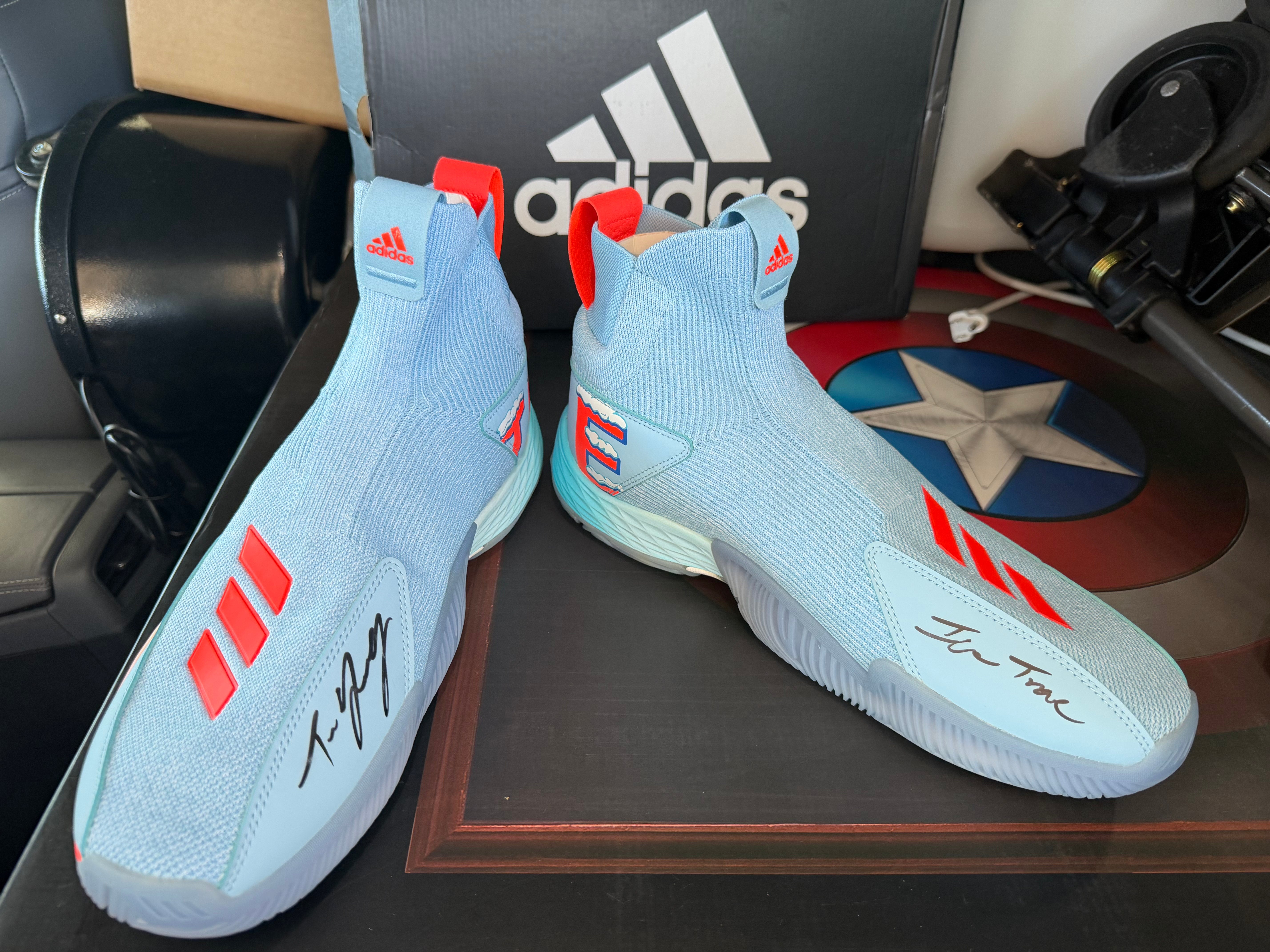 Trae Young Autographed adidas Shoes – Exclusive NBA Collector’s Item Est. Value $500 - - IMG_0202