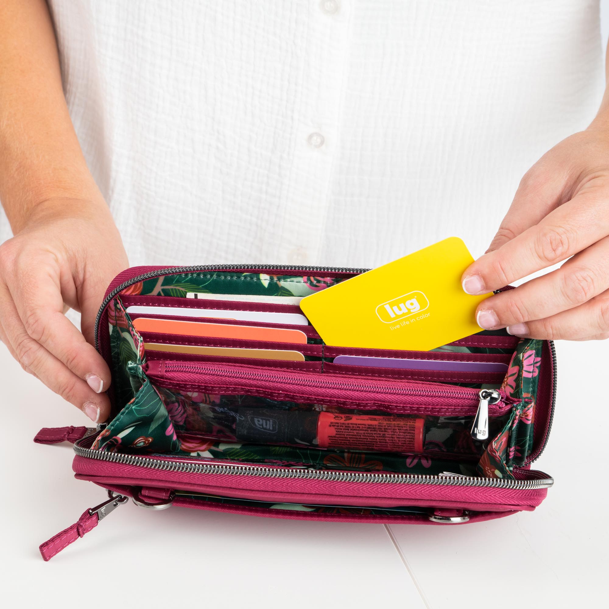 Kickflip SE Convertible RFID Wallet - - KickflipSE_Lifestyle_07