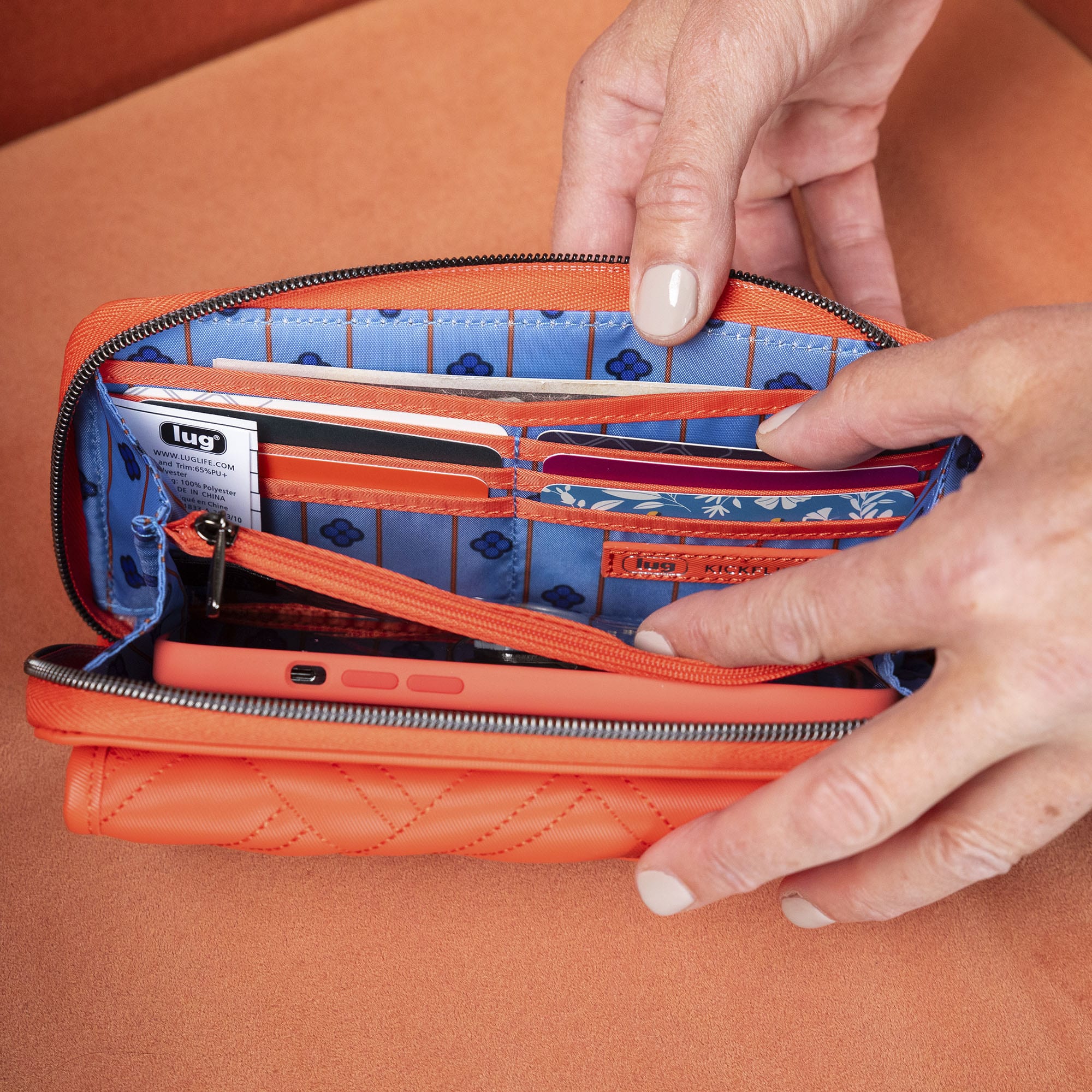 Kickflip SE Satin Luxe VL RFID Wallet - - KickflipSE_SatinLuxe_Lifestyle_01