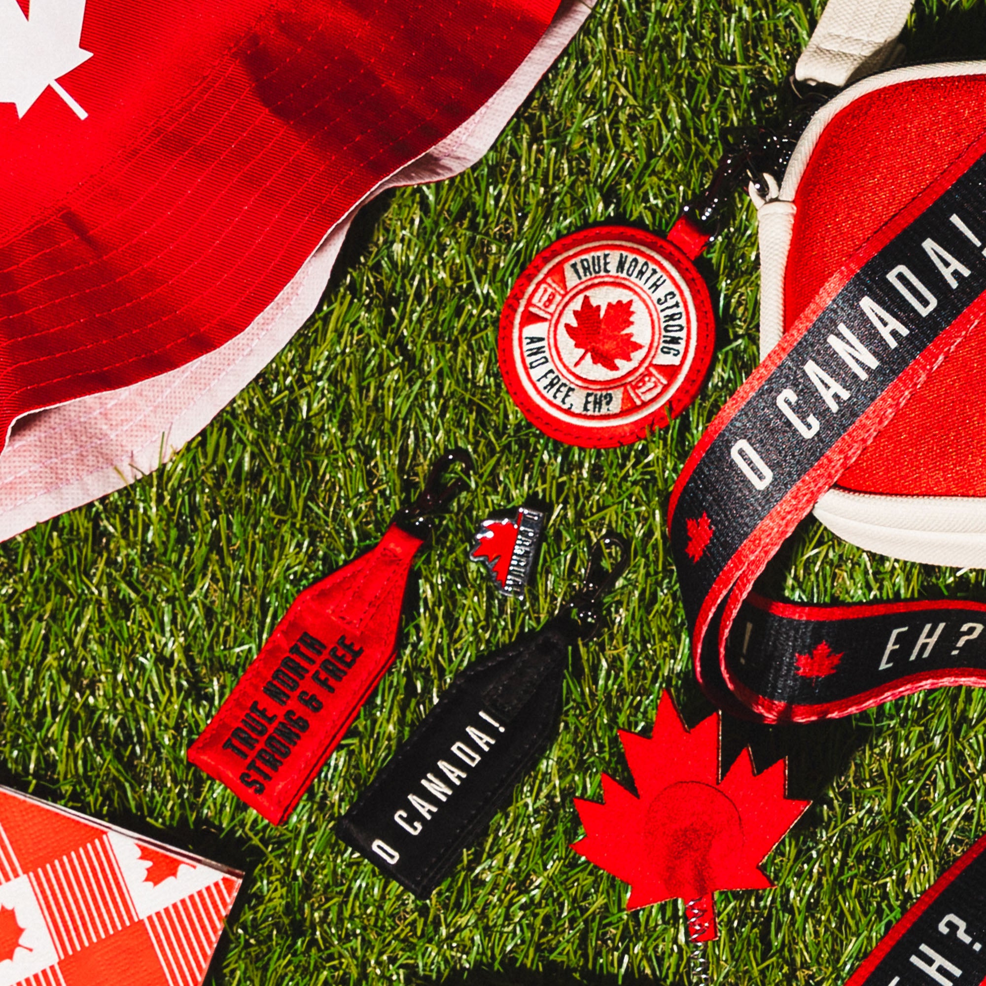Patriotic Oversized Puller with Clasp - TRUE NORTH RED - OversizedPullerPatriotic_Canada_Hover