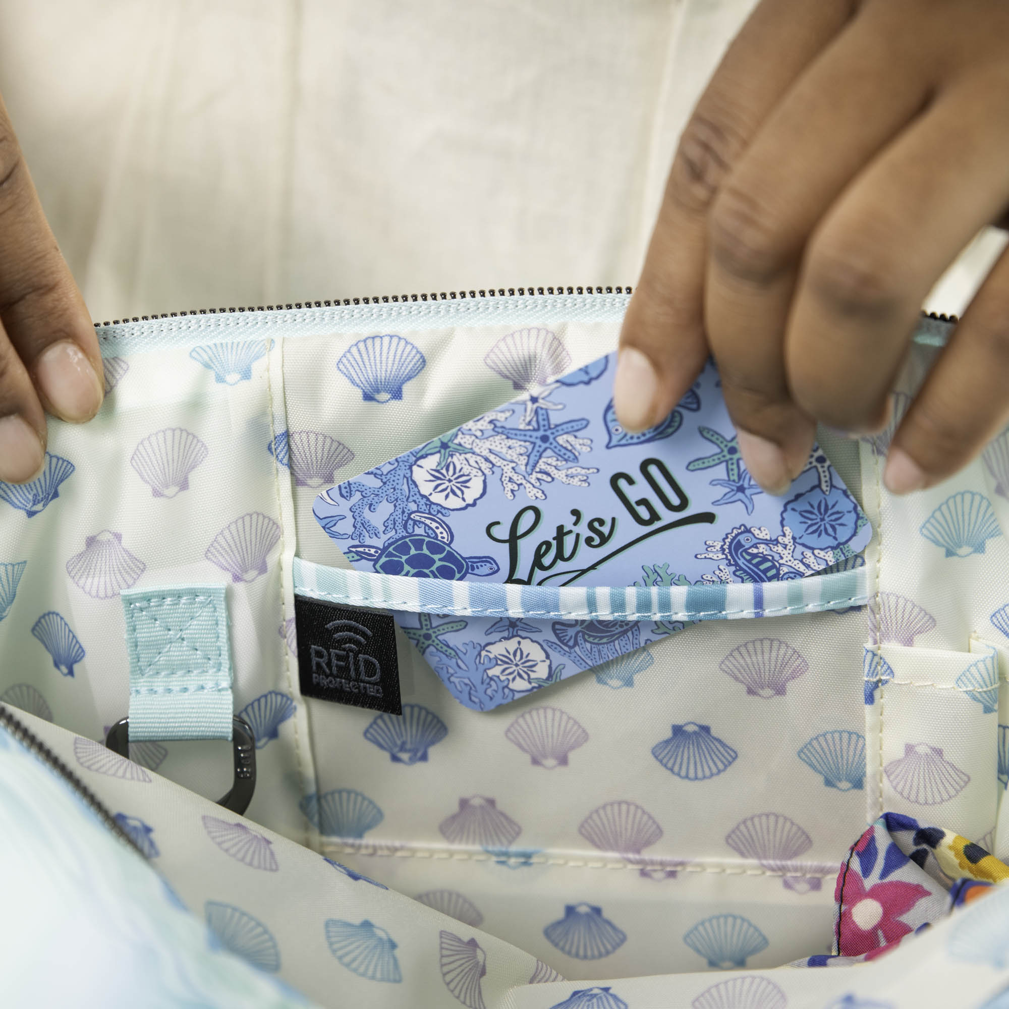 Paddle Carry-All Tote - - Paddle_Lifestyle_06