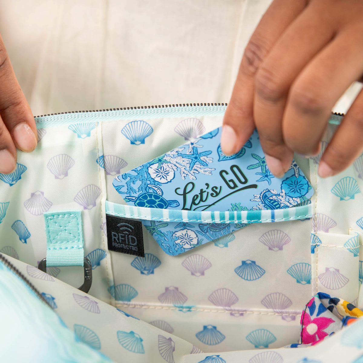 Paddle Carry-All Tote - - Paddle_Lifestyle_06