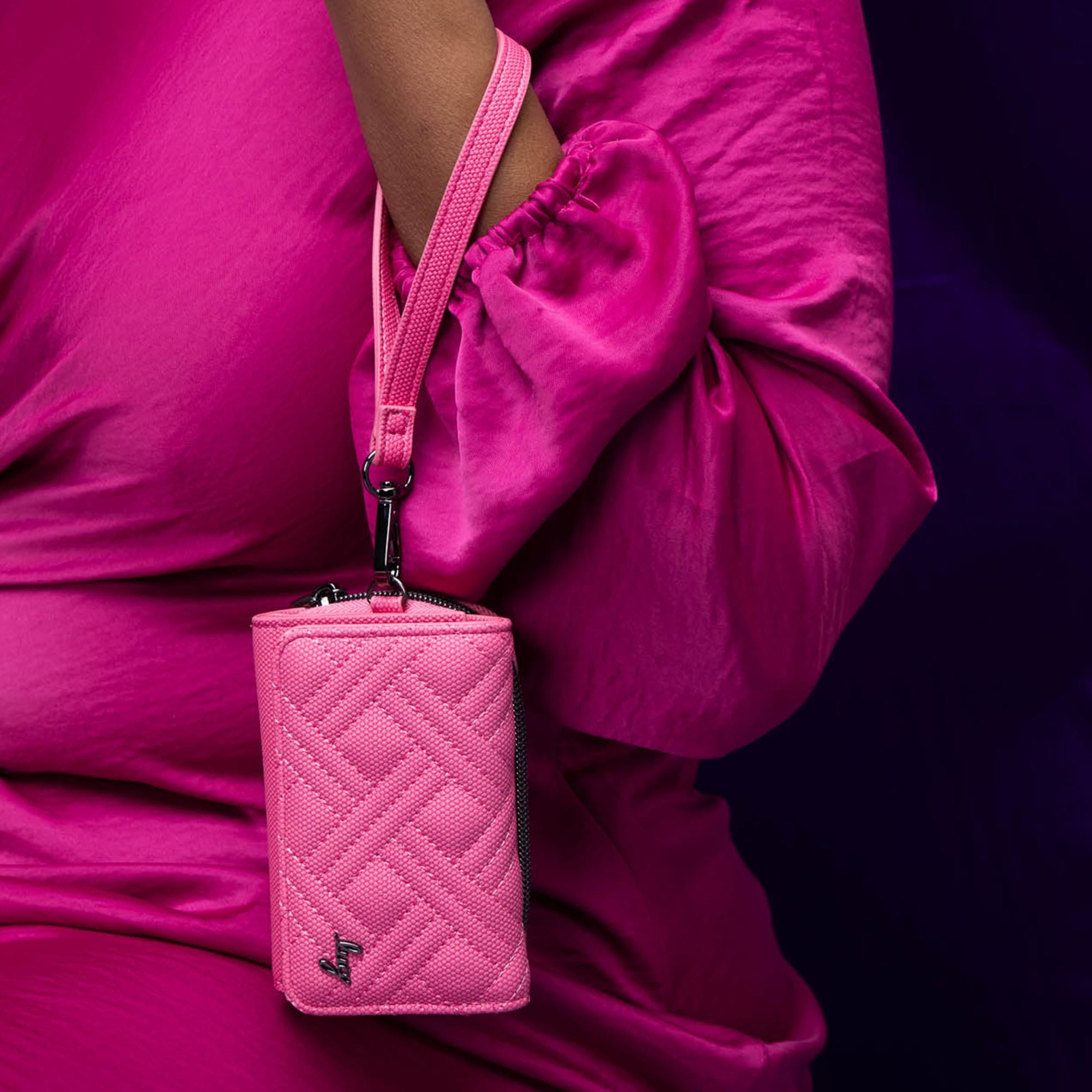 Pedicab Matte Luxe VL RFID Wallet - - Pedicab_MatteLuxe_Lifestyle_05
