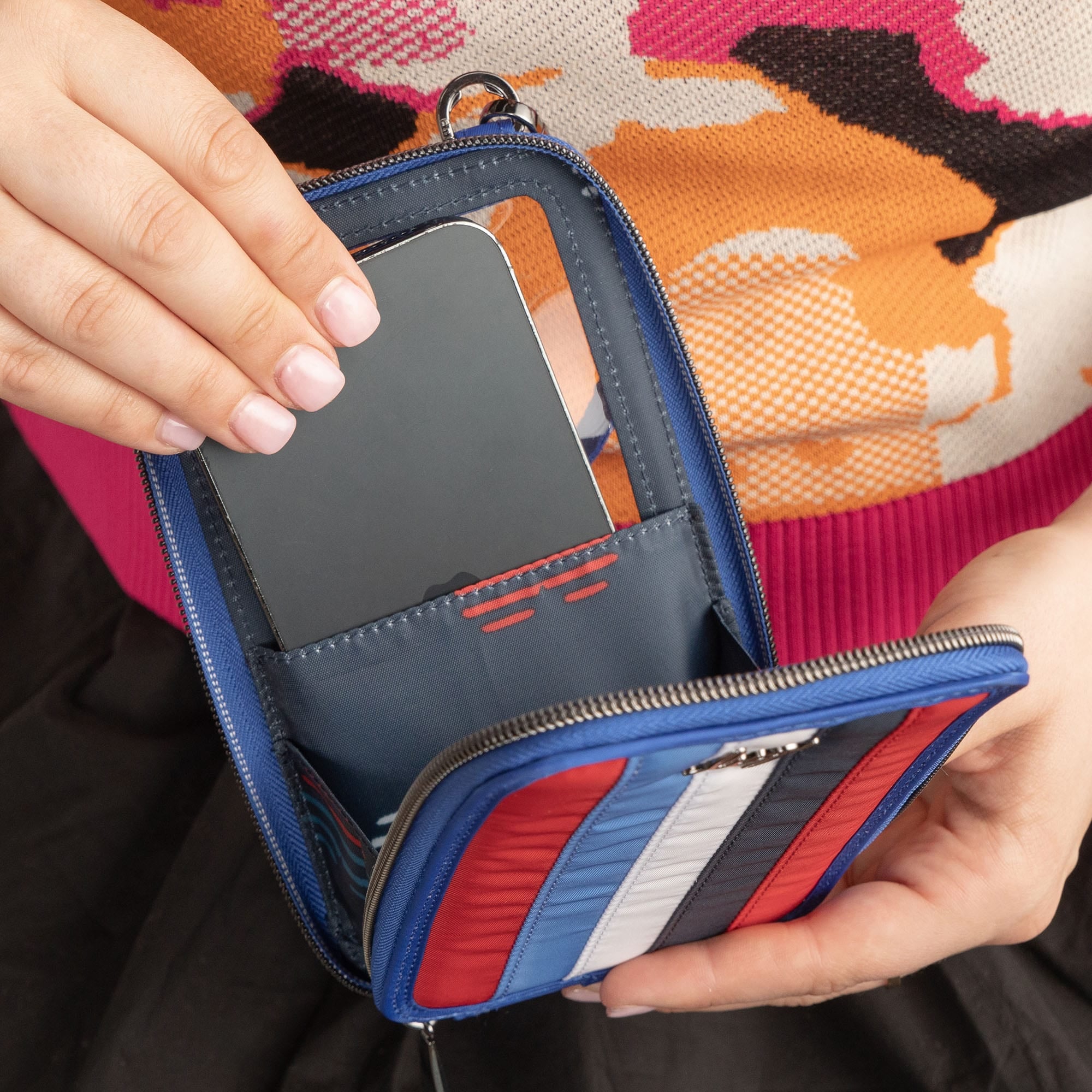 Pike RFID Crossbody Bag - - Pike_Lifestyle_01