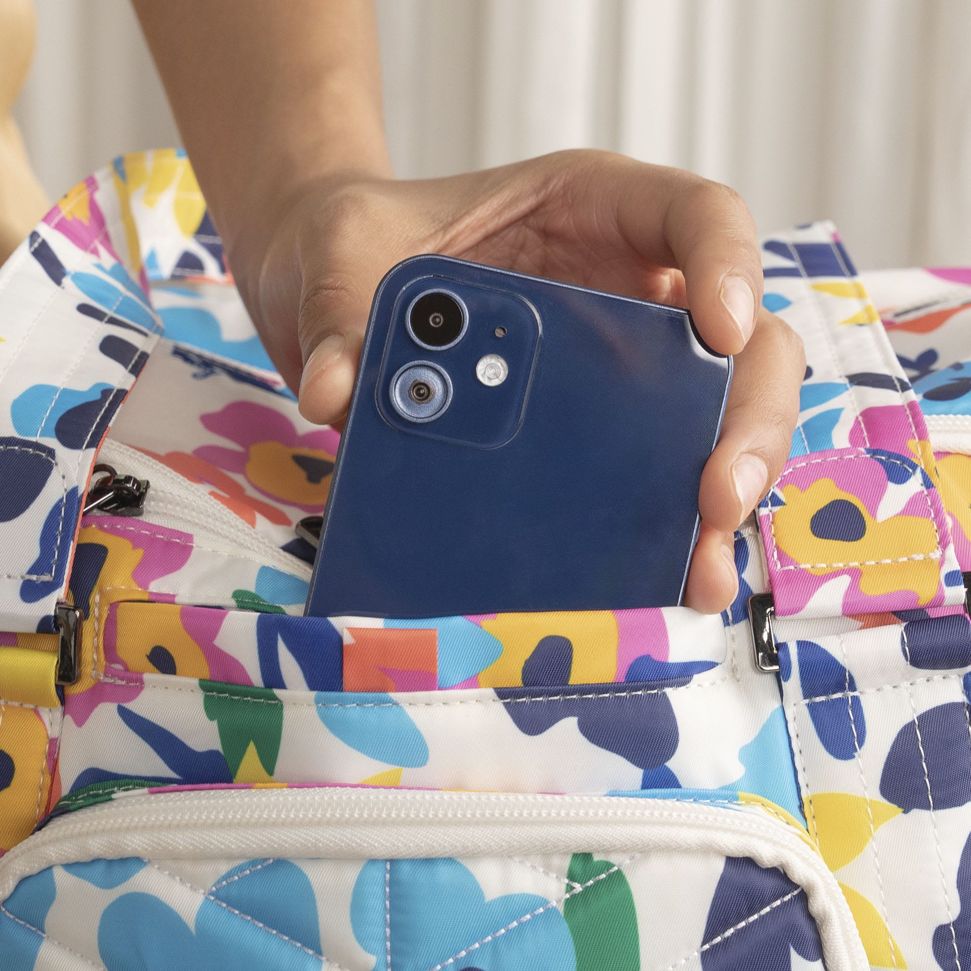 Propeller 2 Overnight Bag - - Propeller2_Lifestyle_03_34b9a3d6-2fb6-42c1-9af3-df69d75cd1f4