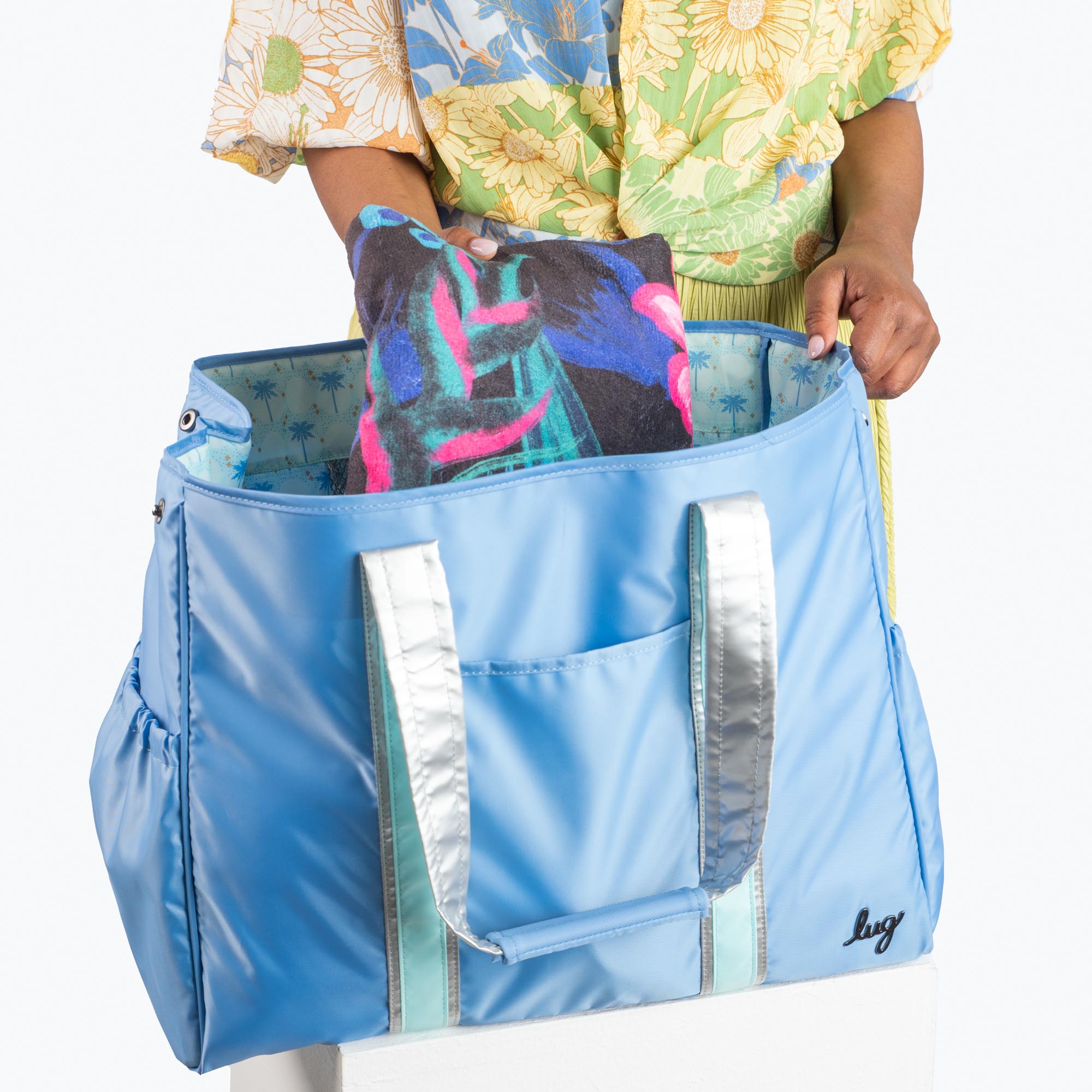 Rover X-Large Carry-All Tote - - Rover_Lifestyle_08