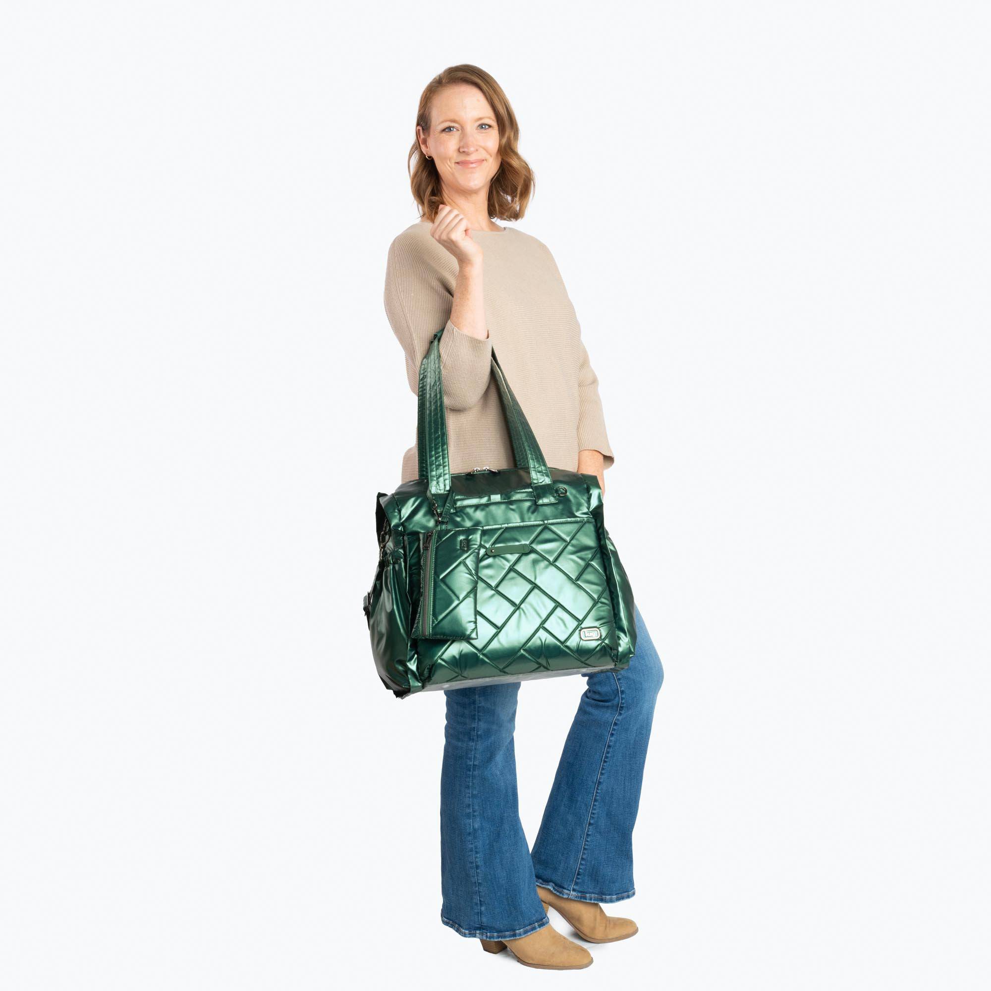 Saunter Classic Duffel & Sway Pouch - - SaunterSway_Lifestyle_BagProportions_04