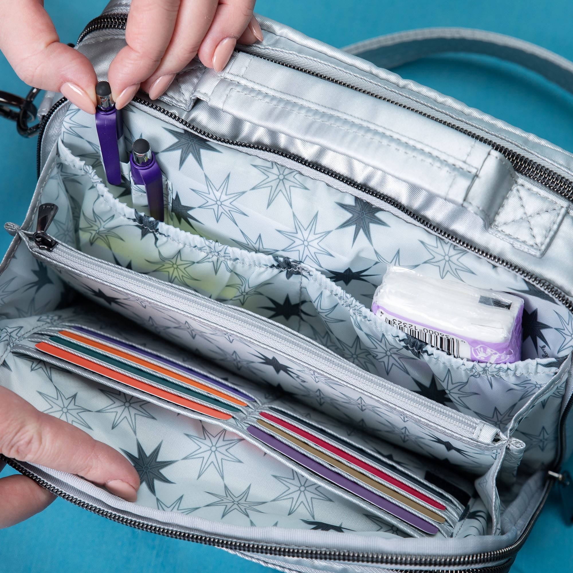 Scoop SE Crossbody Bag - - ScoopSE_Lifestyle_01