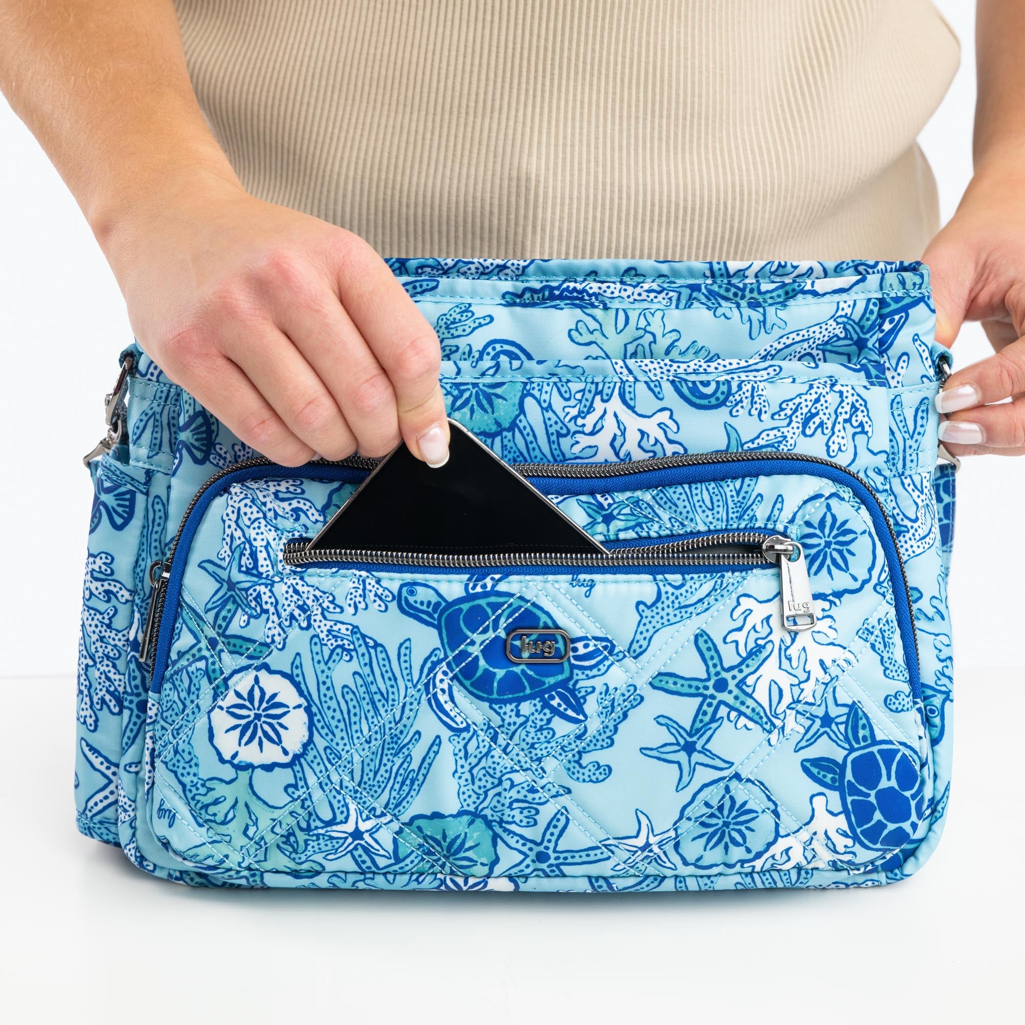 Shimmy SE Crossbody Bag - - ShimmySE_Lifestyle_01_50927887-7579-4096-9afd-89b44372670b