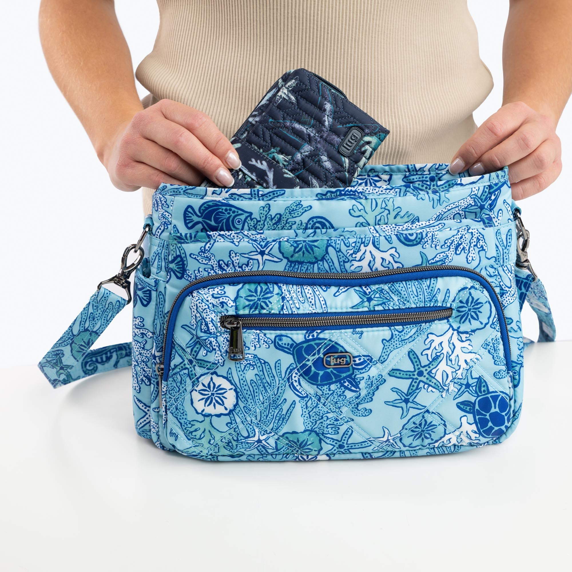 Shimmy SE Crossbody Bag - - ShimmySE_Lifestyle_02_358a9bfe-b9e7-407e-bf85-83db2456baa7