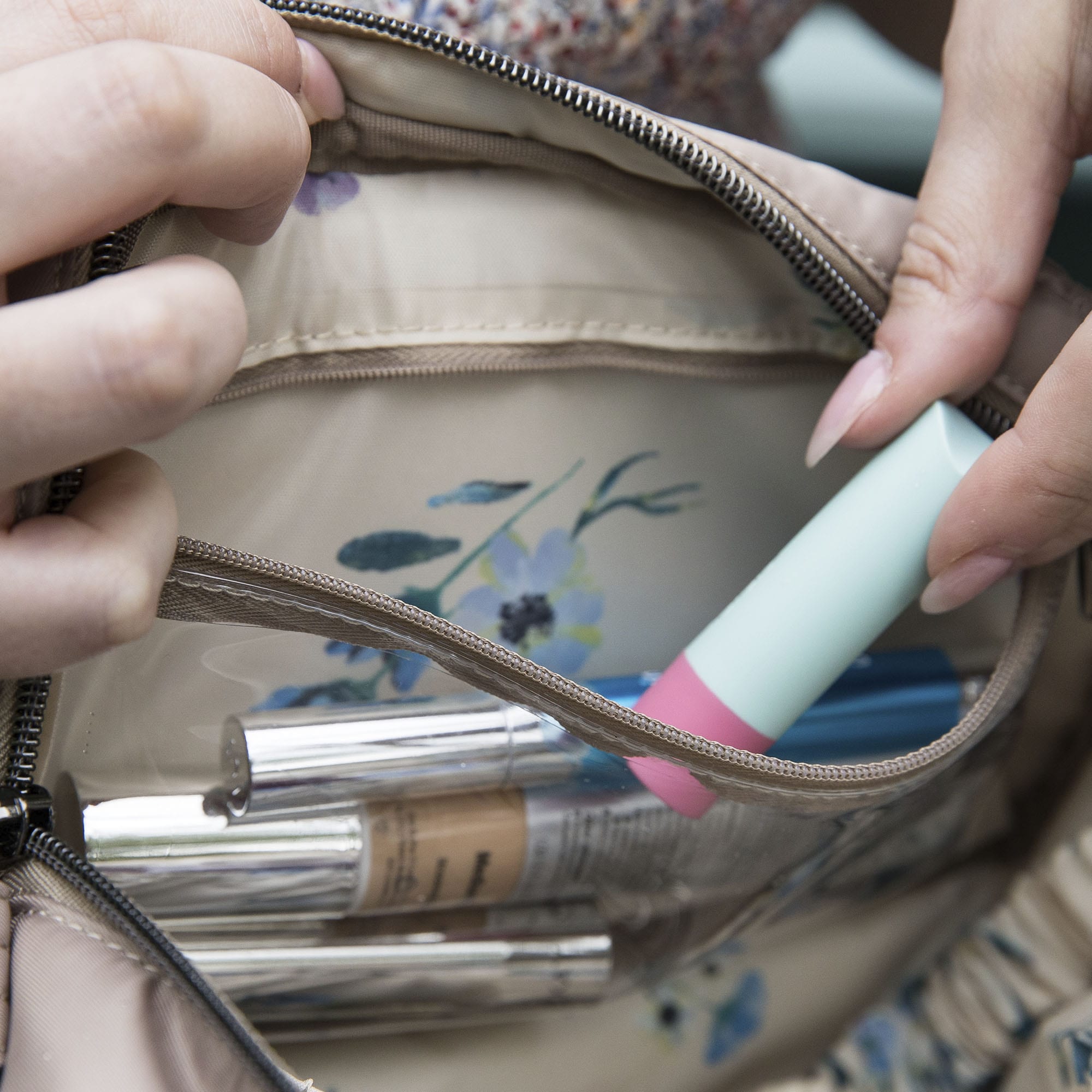 Sidecar Convertible Crossbody Bag - - Sidecar_Lifestyle_02