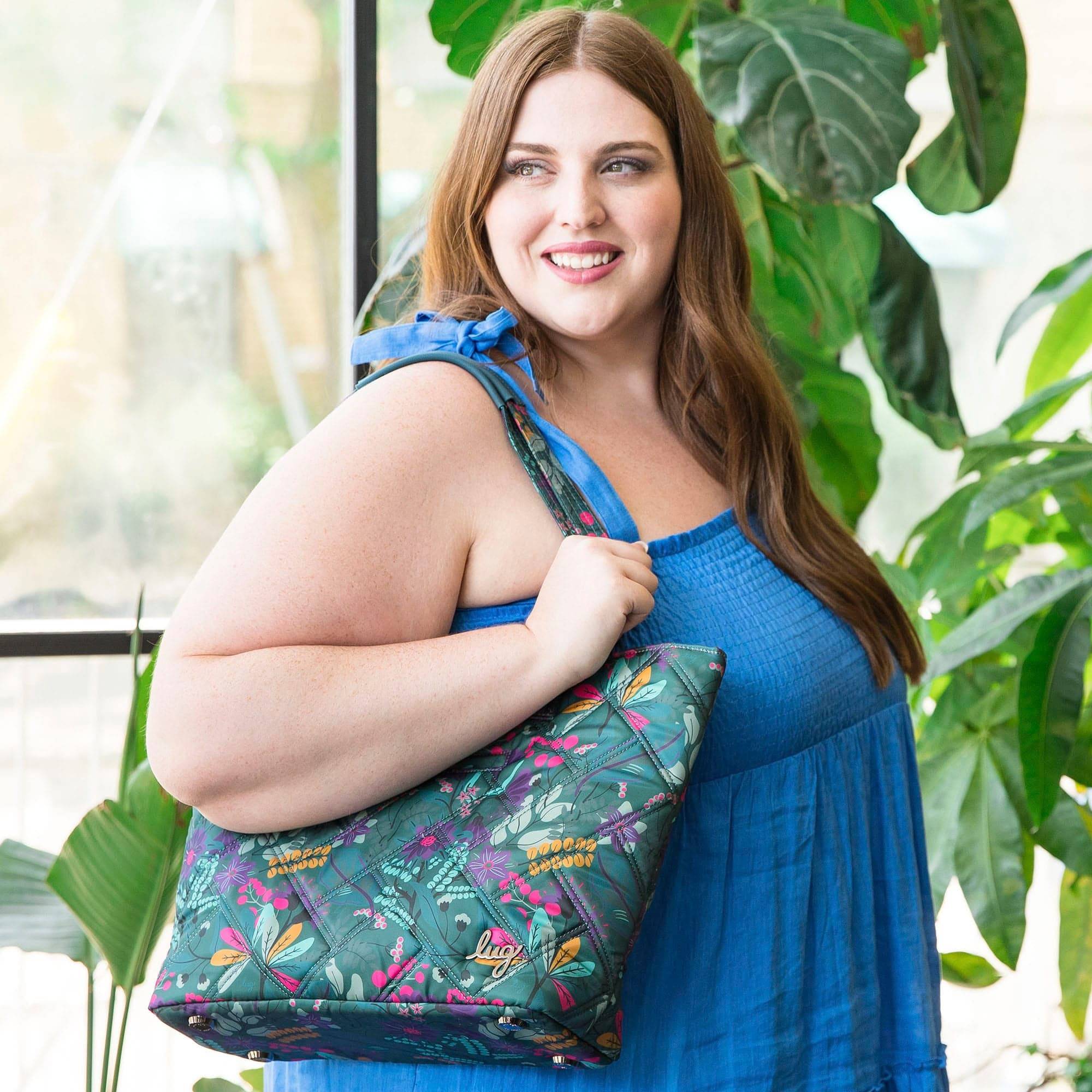 Skyliner Tote Bag - EVERMORE FLORA GREEN - Skyliner2_Lifestyle_09_d2e46e94-bb7f-4a9a-8857-0b1846bc8c4d