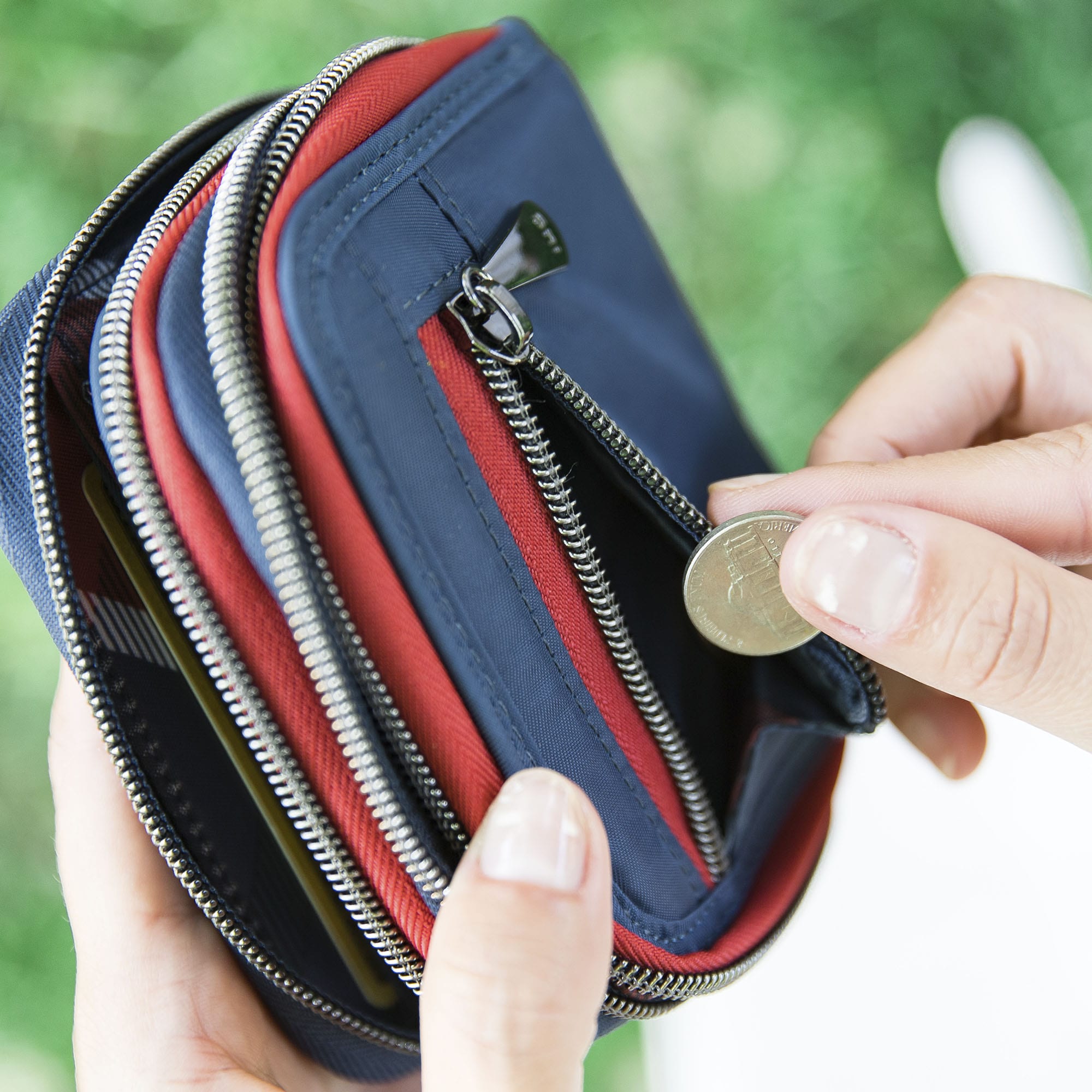 Splits SE RFID Wallet - - SplitsSE_Lifestyle_03