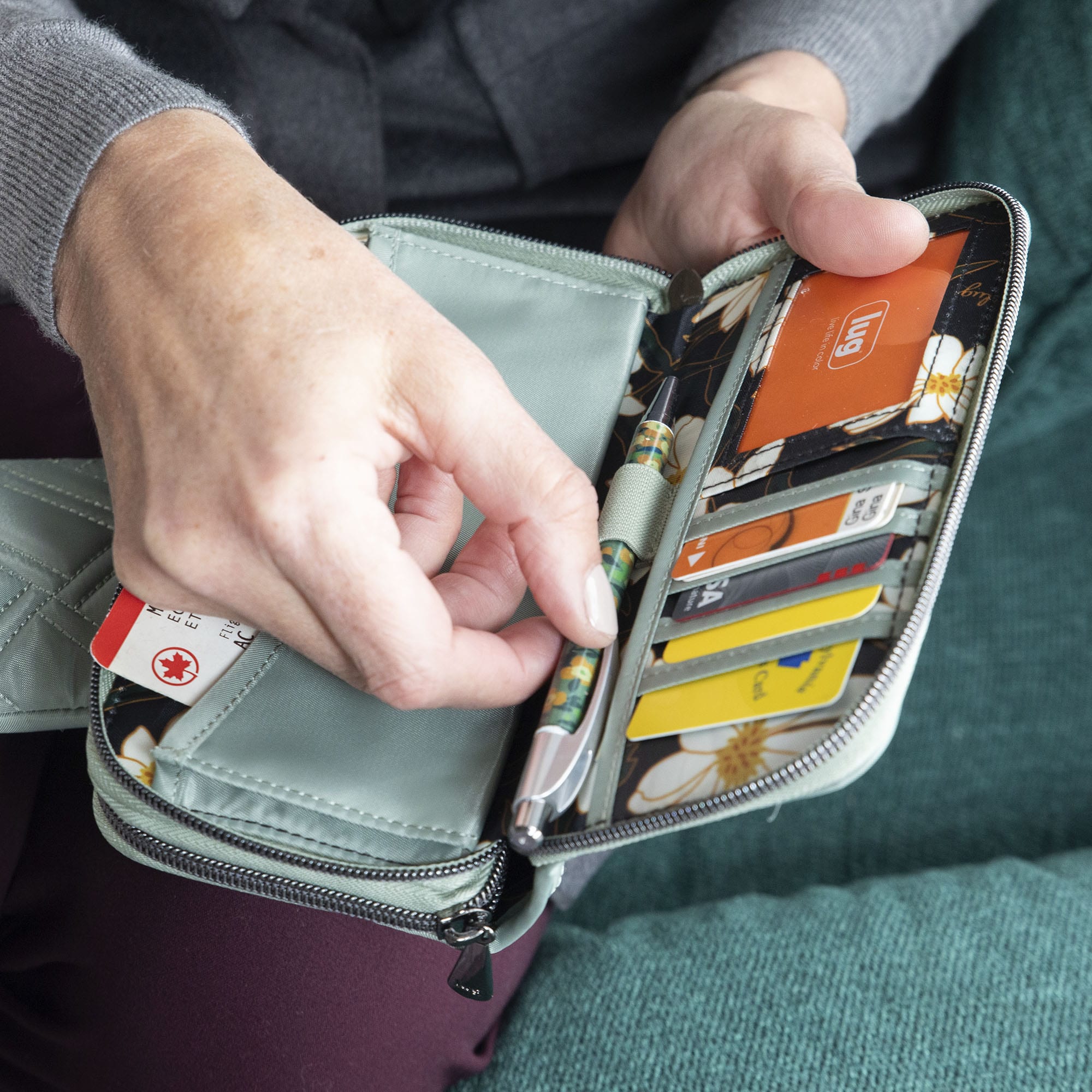 Splits XL Wristlet RFID Wallet - - SplitsXL_Lifestyle_01