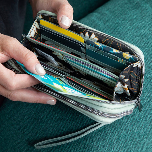 Splits XL Wristlet RFID Wallet - - SplitsXL_Lifestyle_02