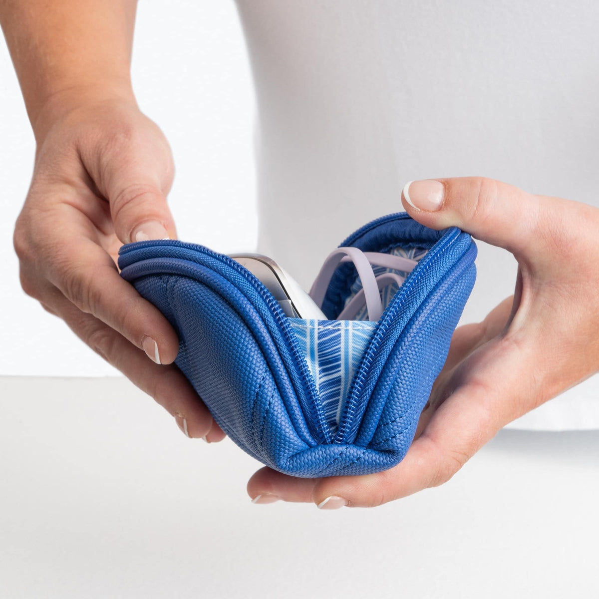Stash Zip Matte Luxe VL RFID Pouch - - StashML_Lifestyle_02