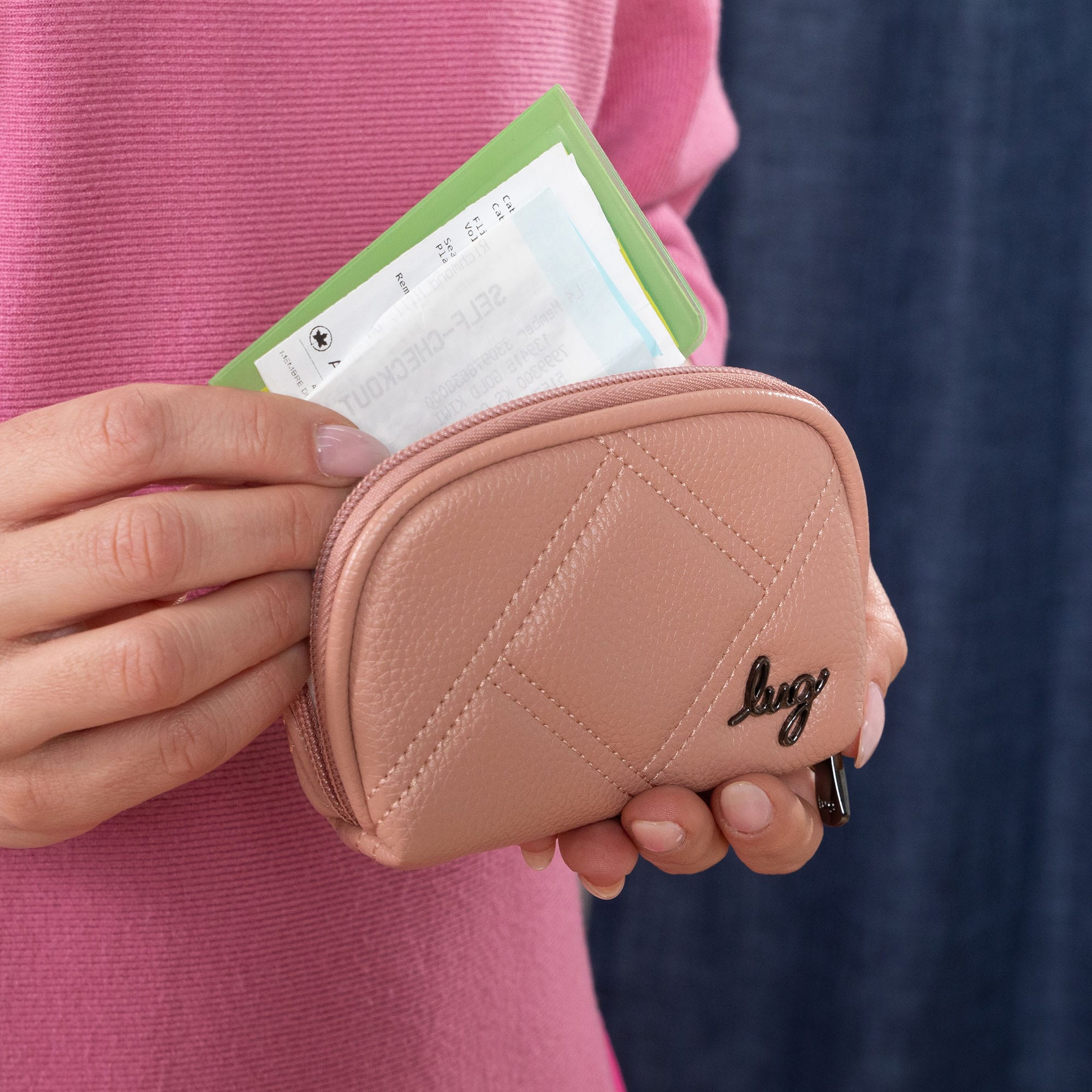 Stash Zip Classic VL RFID Pouch - - StashVL_Lifestyle_01