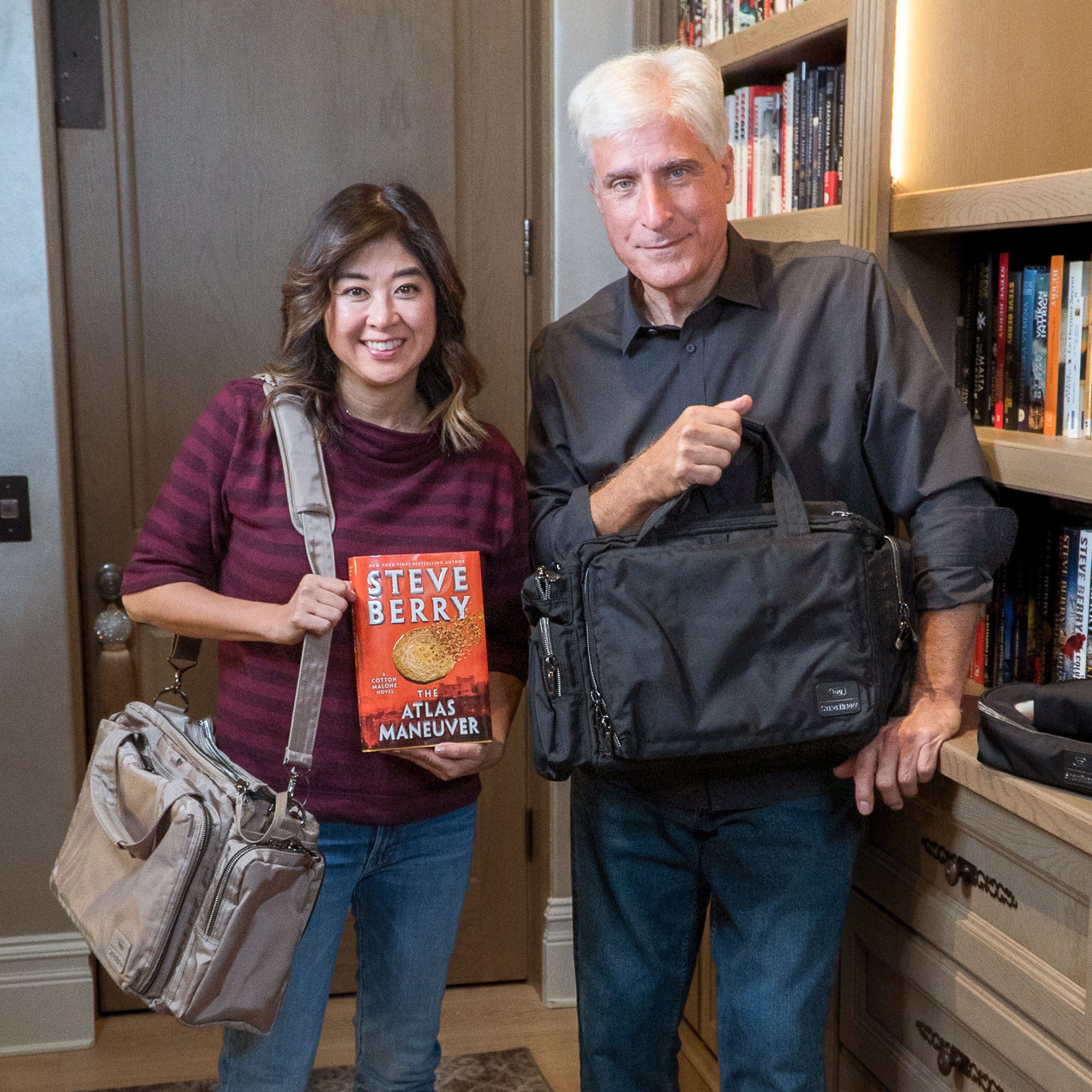 Atlas Ultra X Carry-All Tote - Steve Berry Edition - - SteveBerryCollection_LIfestyle_01