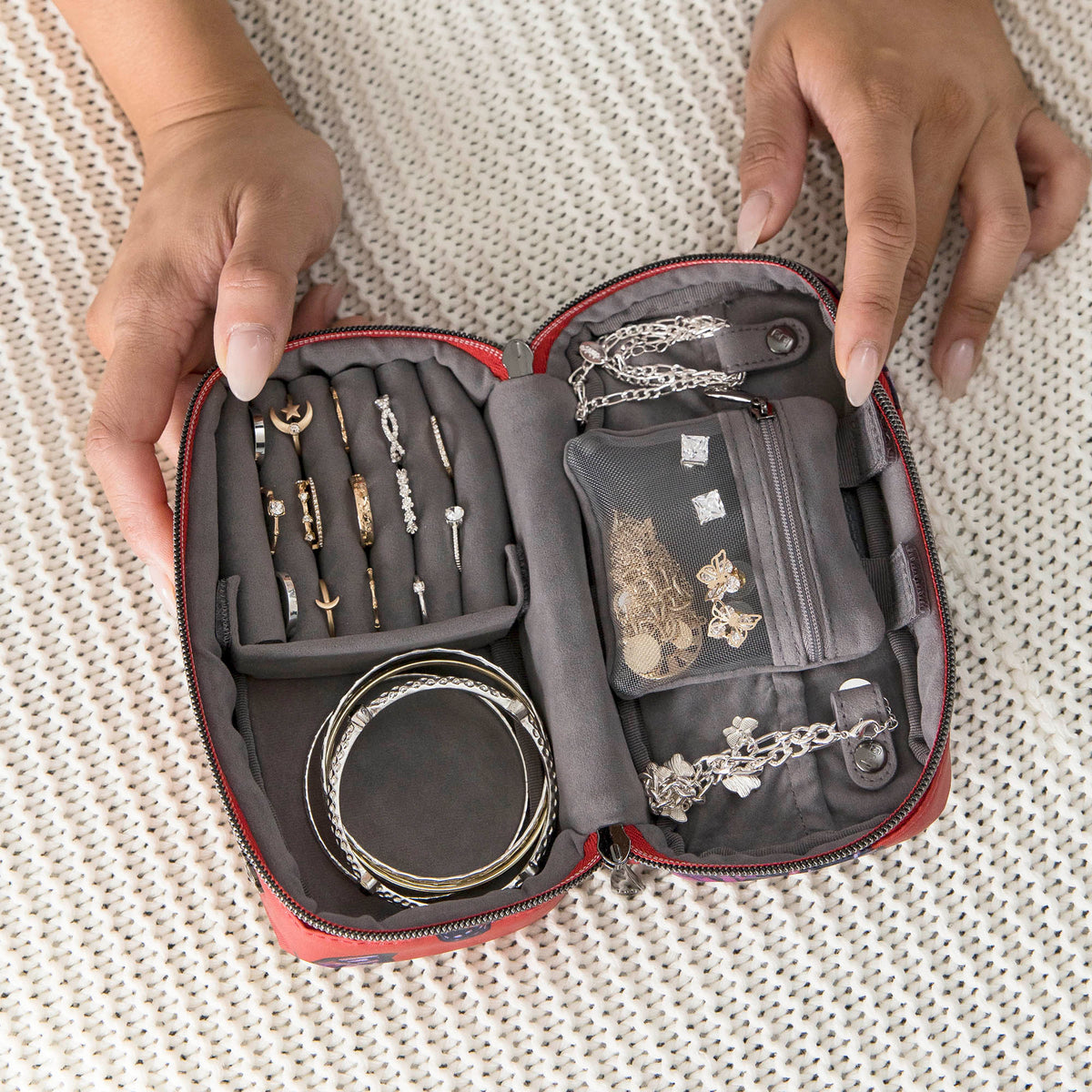 Swizzle Jewelry Case - - Swizzle_Lifestyle_01