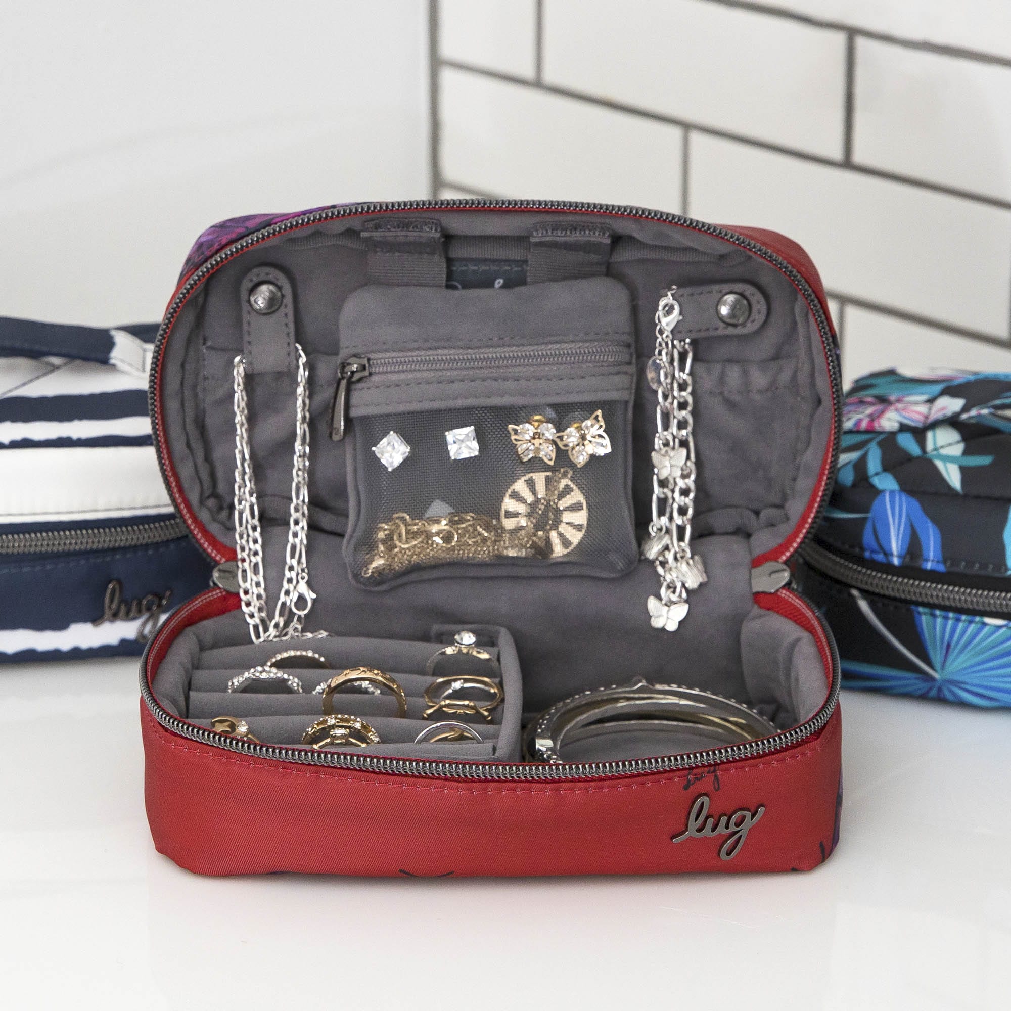 Swizzle Jewelry Case - DAGGER ROSE - Swizzle_Lifestyle_03_dbe443a0-3fec-42ce-b198-bb8a7bd451ea