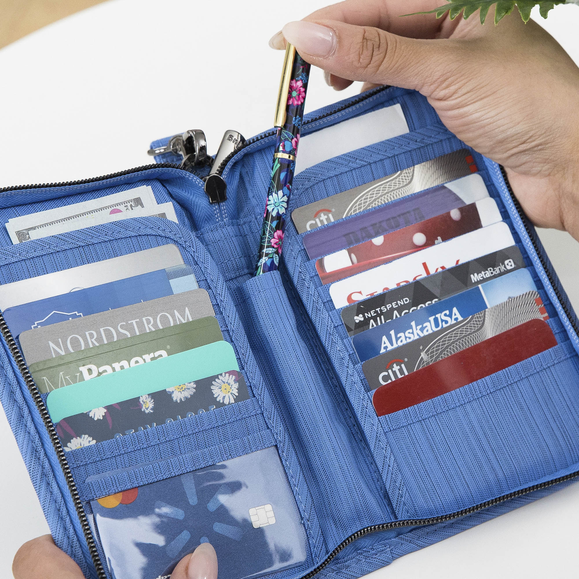 Tandem Zip SE RFID Wallet - - TandemSE_Lifestyle_02