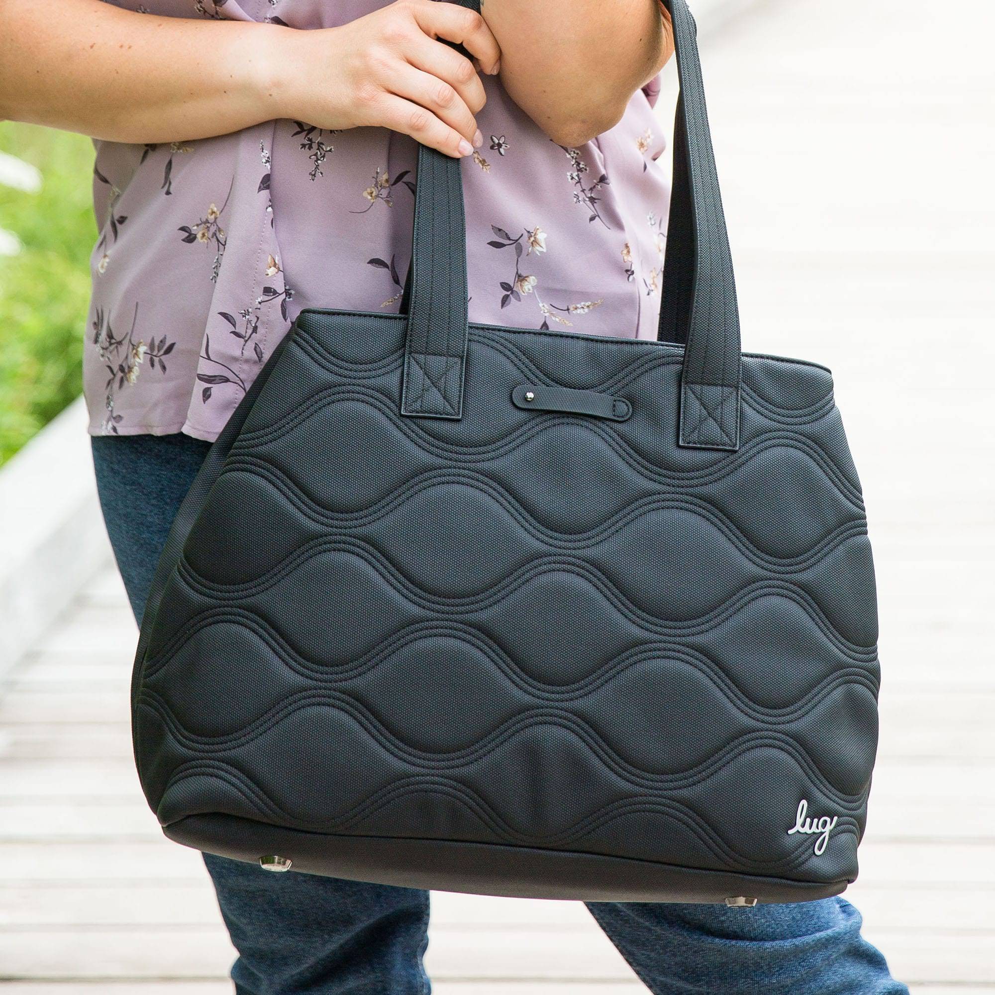 Tempo Matte Luxe VL Tote Bag - BLACK - Tempo_2_MatteVL_Lifestyle_02