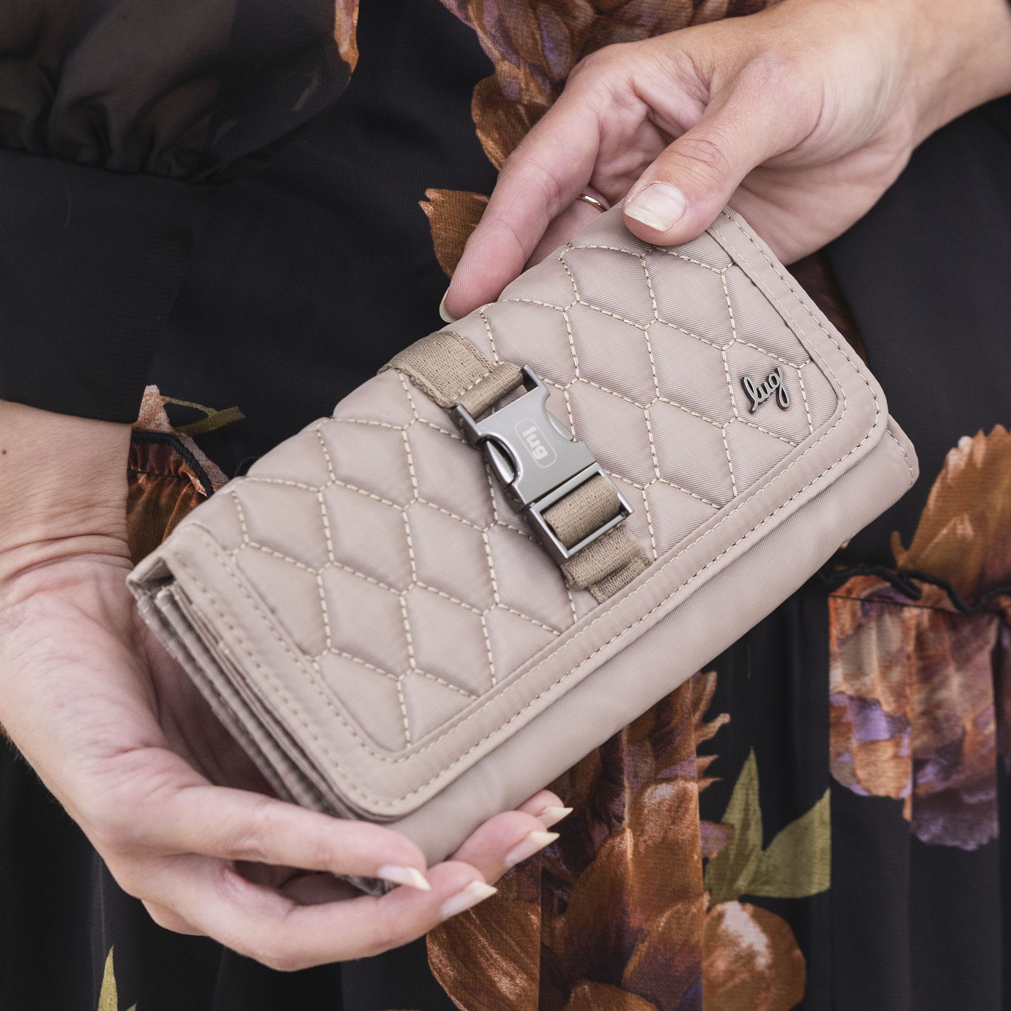 Throttle RFID Wallet - - Throttle_Sand_01_44a1cb23-73f7-4ff2-a3a5-0451222d419e