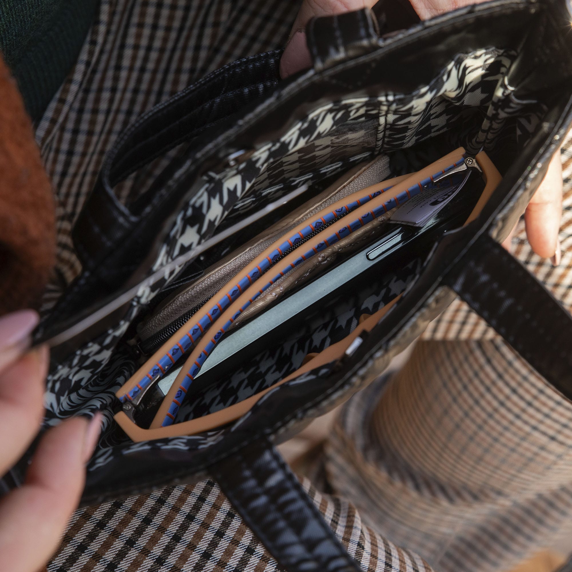 Tip Toe Crossbody Bag - - TipToe_Lifestyle_02_9ed0cc0e-b0cf-4614-99a8-2acf29439ced