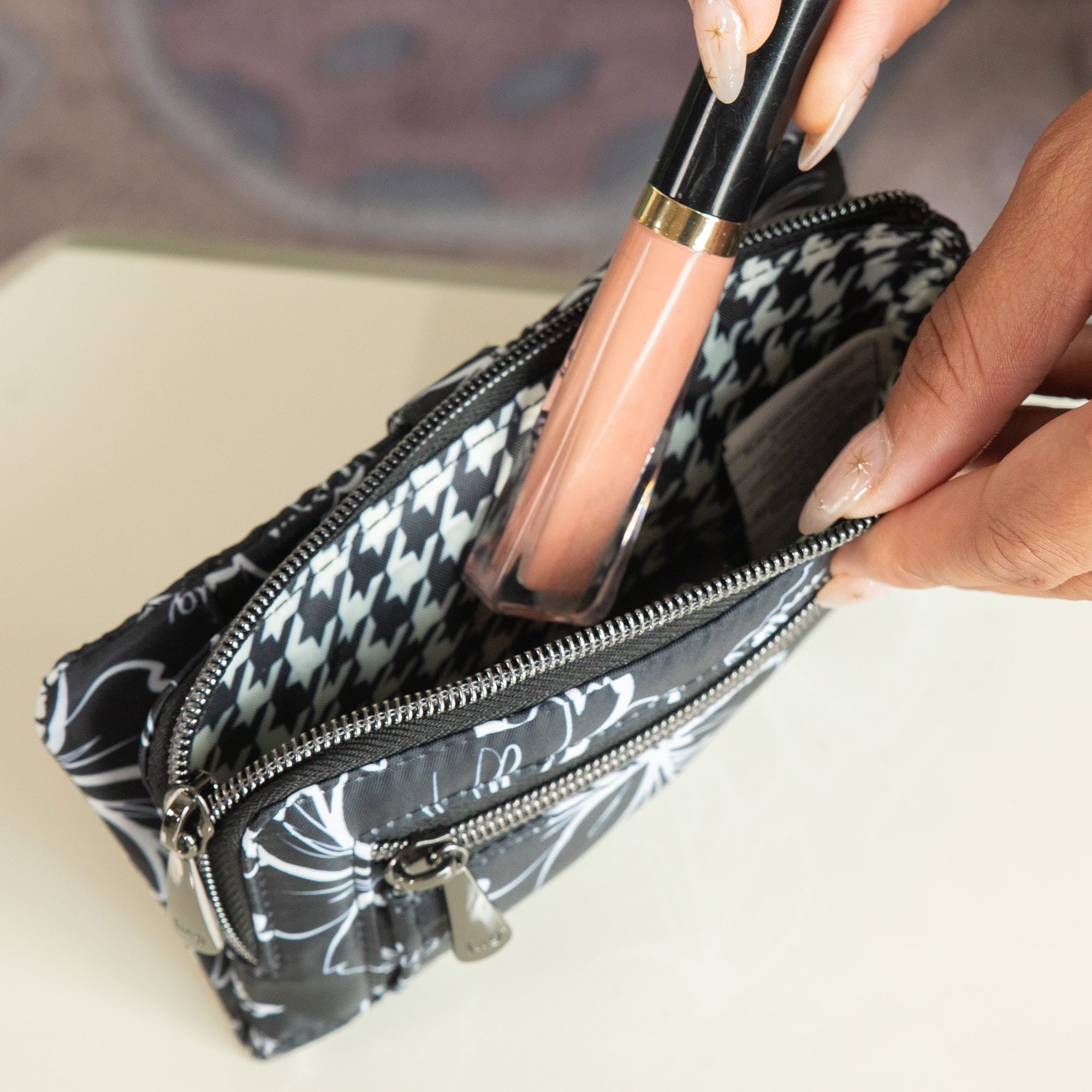 Tram 2 RFID Wallet - - Tram2_Lifestyle_04