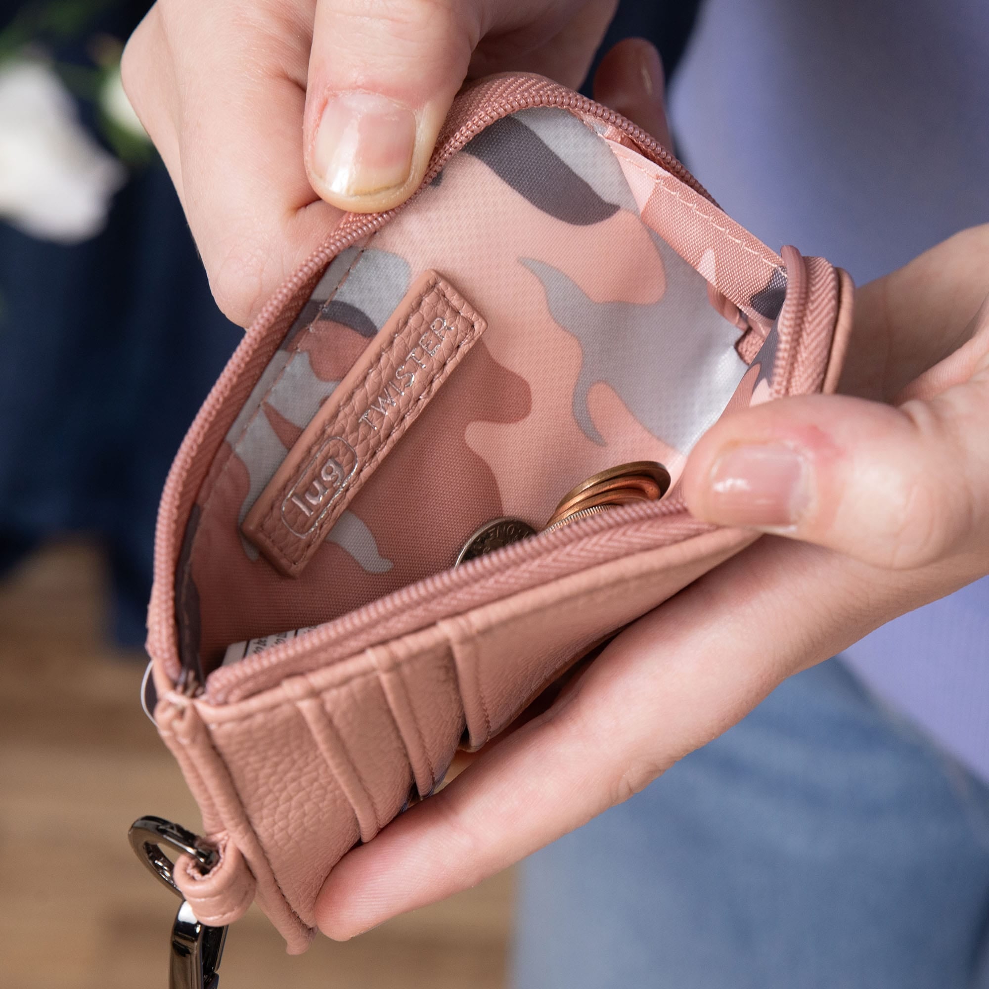 Twister Classic VL RFID Wallet Lanyard - - TwisterVL_Lifestyle_04