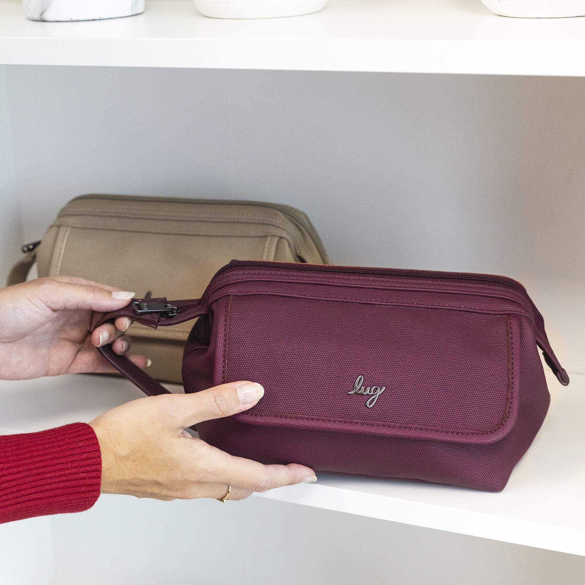 Via Matte Luxe VL Toiletry Case - - Via_MatteLuxe_Lifestyle_02