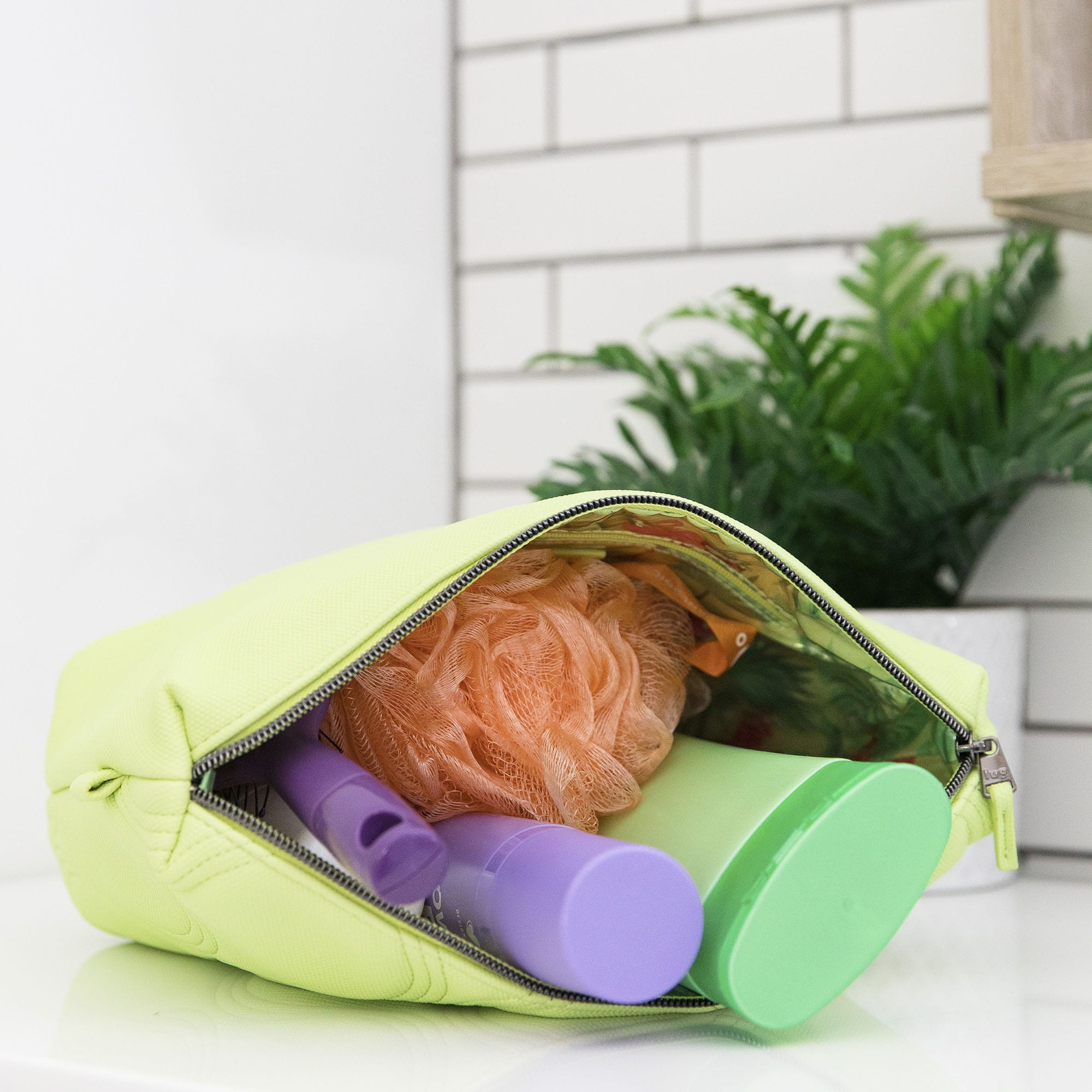 Volley Matte Luxe VL Pouch - - VolleyPouchLVL_Lifestyle_01