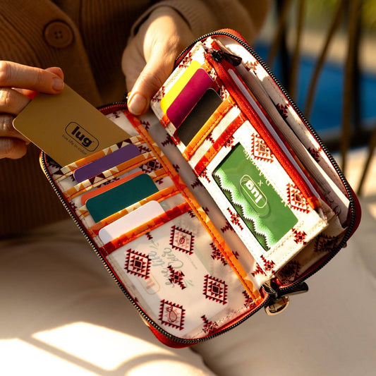 Guild Collection Classic Whirly RFID Wallet - - WhirlyWalletMD_Lifestyle_01