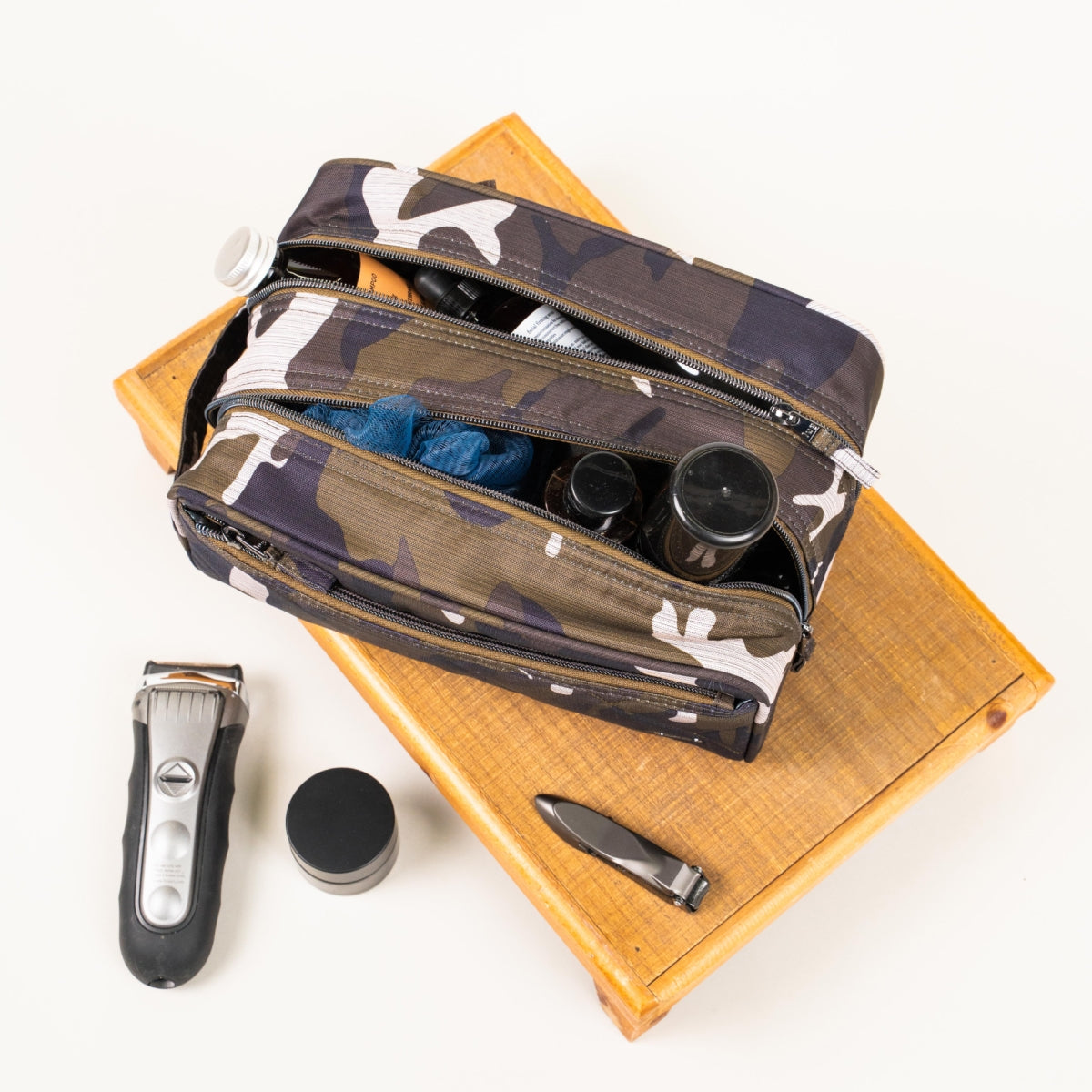 Wheelbarrow Brushed Dopp Kit - - wheelbarrow_lifestyle_02