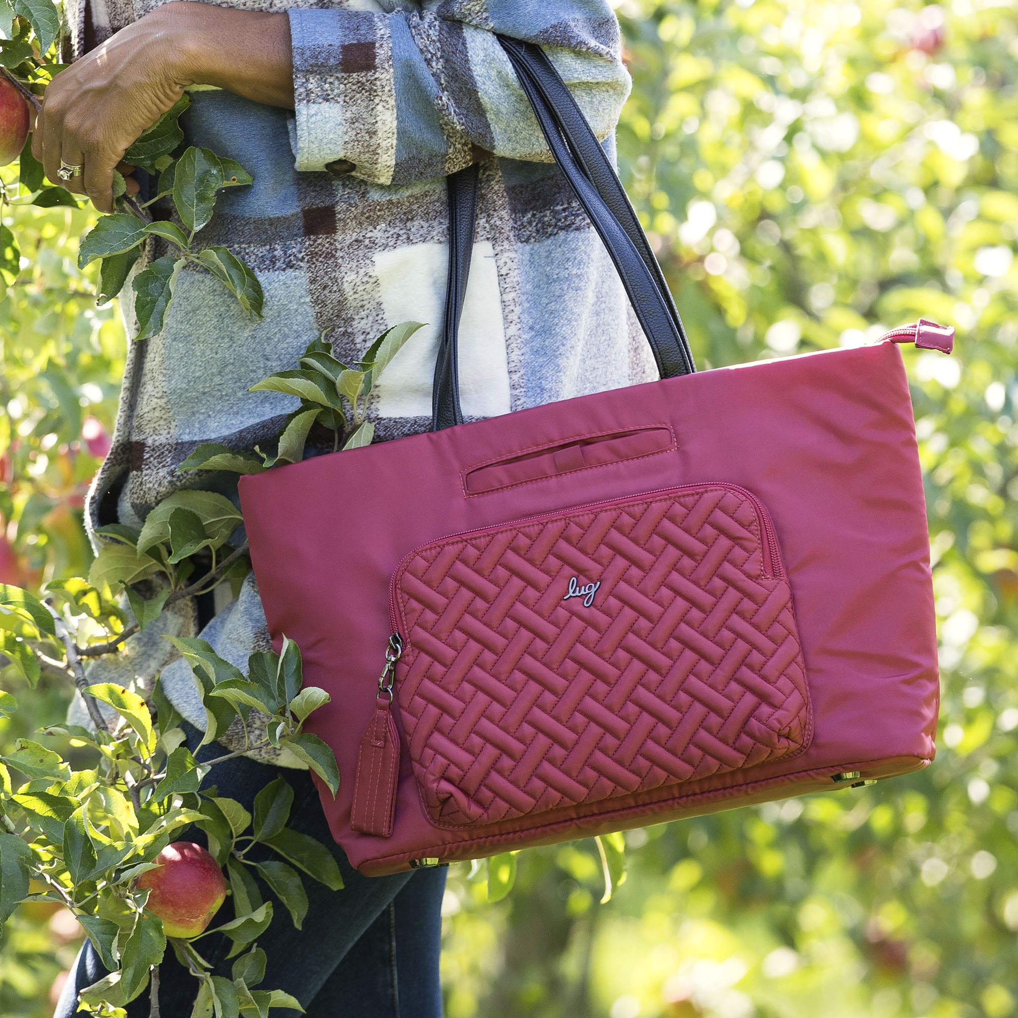 Arpeggio Tote Bag - ROSEWOOD RED - Arpeggio_Lifestyle_07