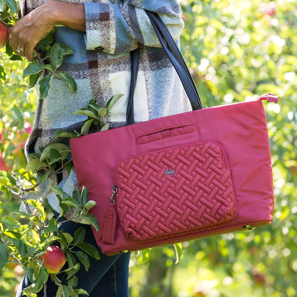 Arpeggio Tote Bag - ROSEWOOD RED - Arpeggio_Lifestyle_07