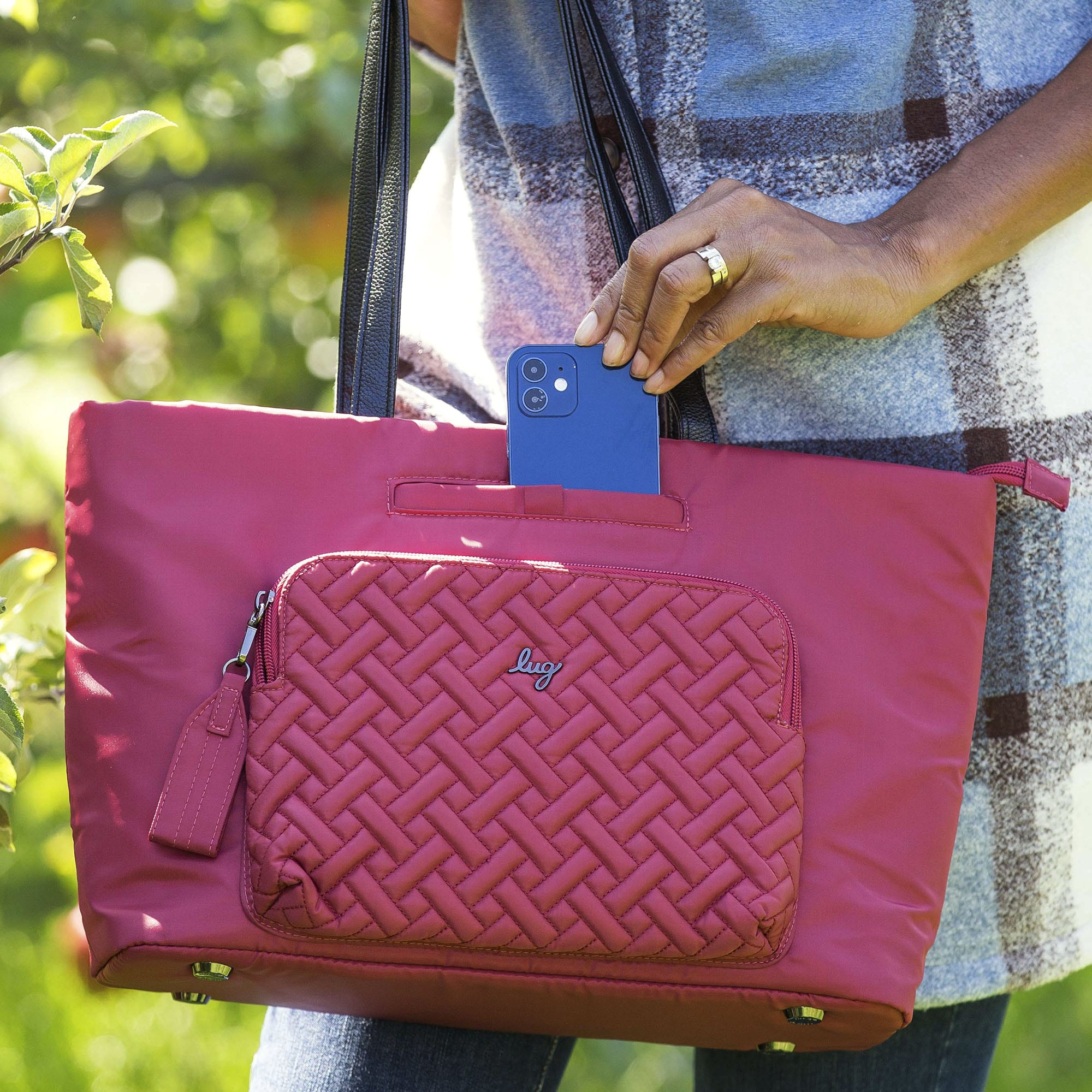 Arpeggio Tote Bag - ROSEWOOD RED - Arpeggio_Lifestyle_08