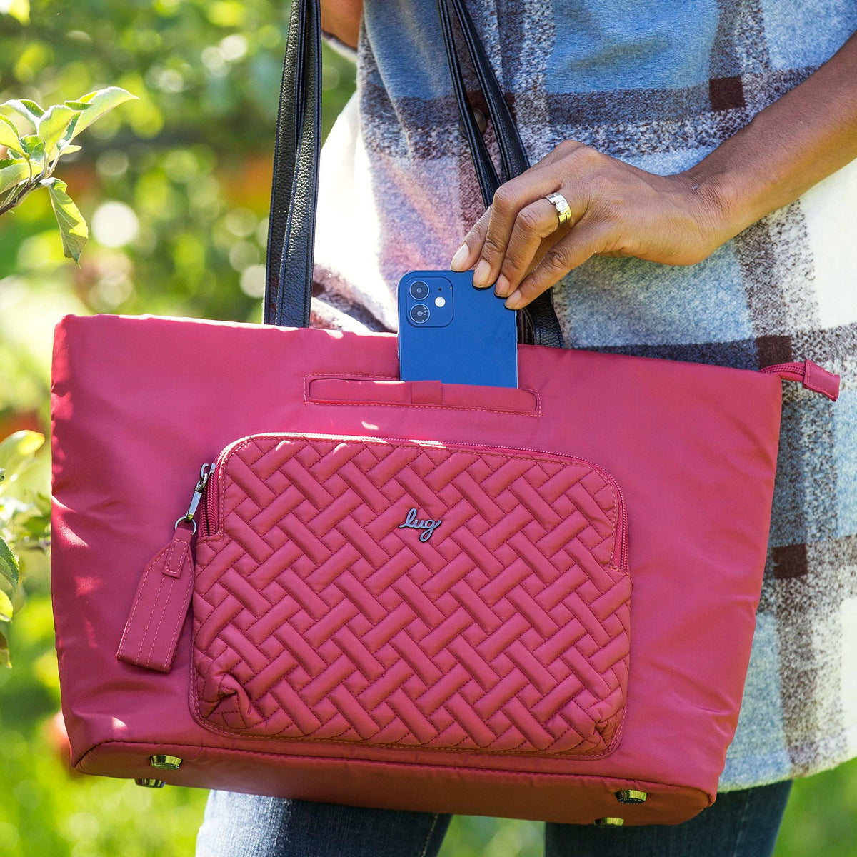 Arpeggio Tote Bag - ROSEWOOD RED - Arpeggio_Lifestyle_08