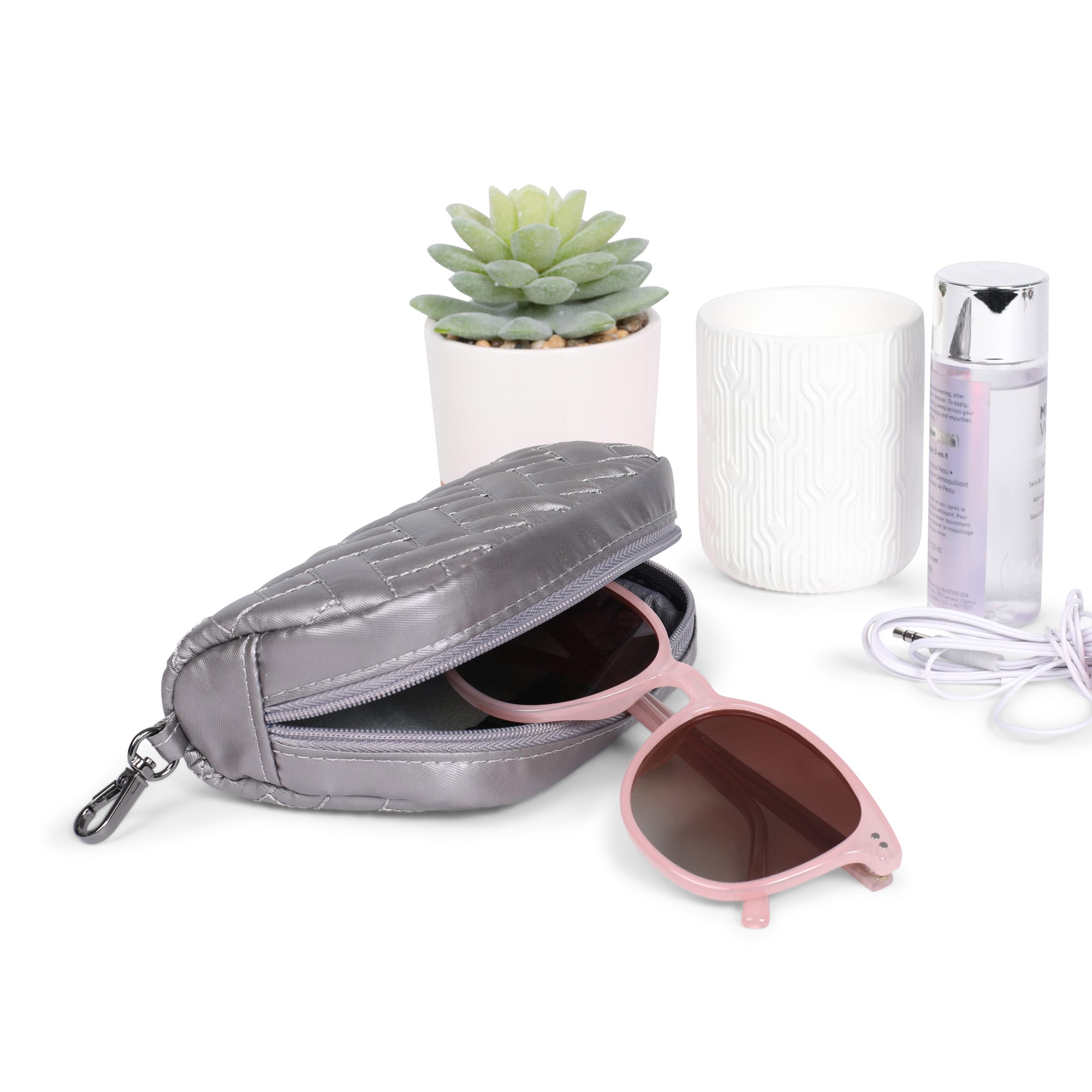 Bobsled Eyeglass Case - - Bobsled_Lifestyle_01_49da362a-766f-4ca8-a7d0-9724df554afd