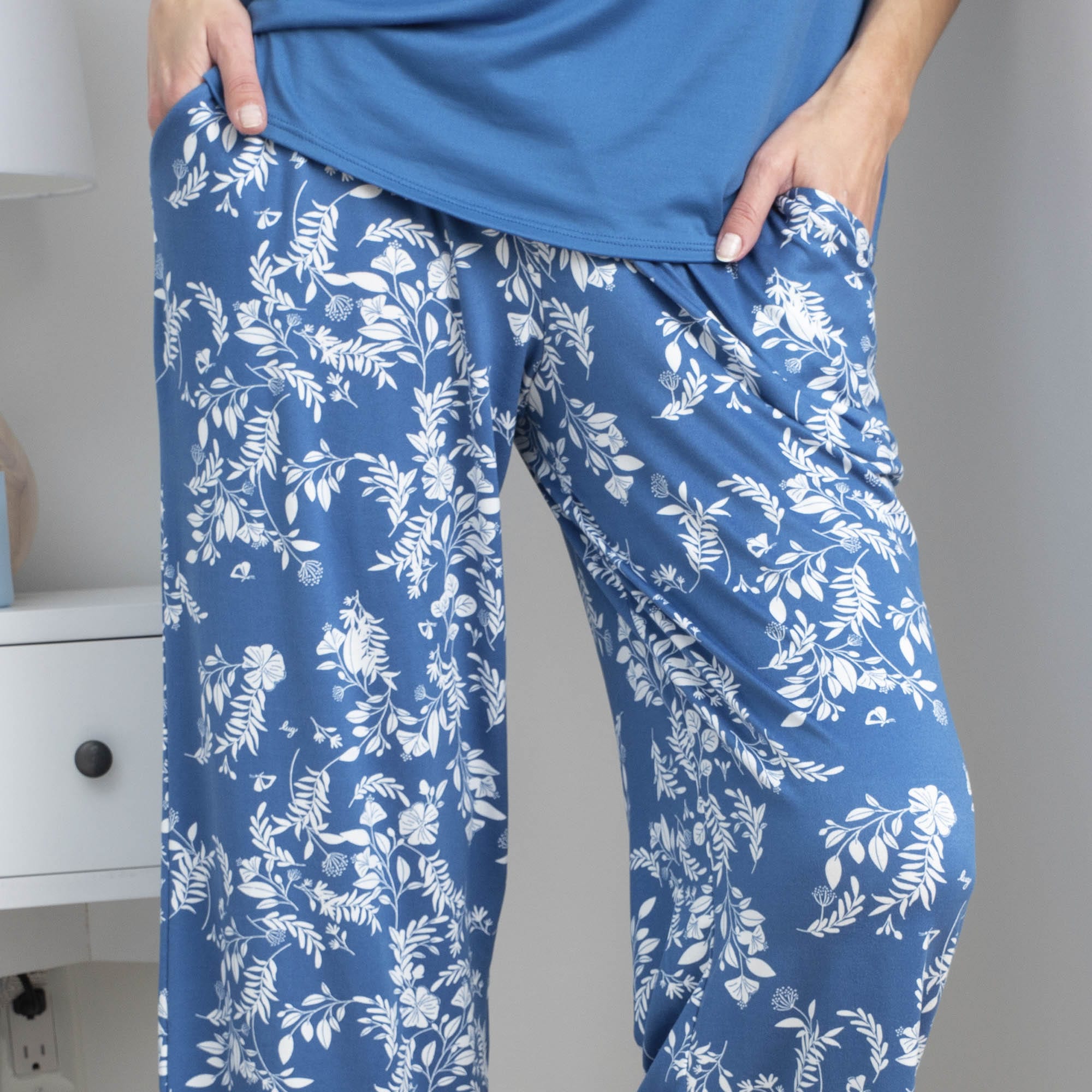 Boomerang Relaxed Tee & Cropped Pants&nbsp;Set - - Boomerang_Lifestyle_02