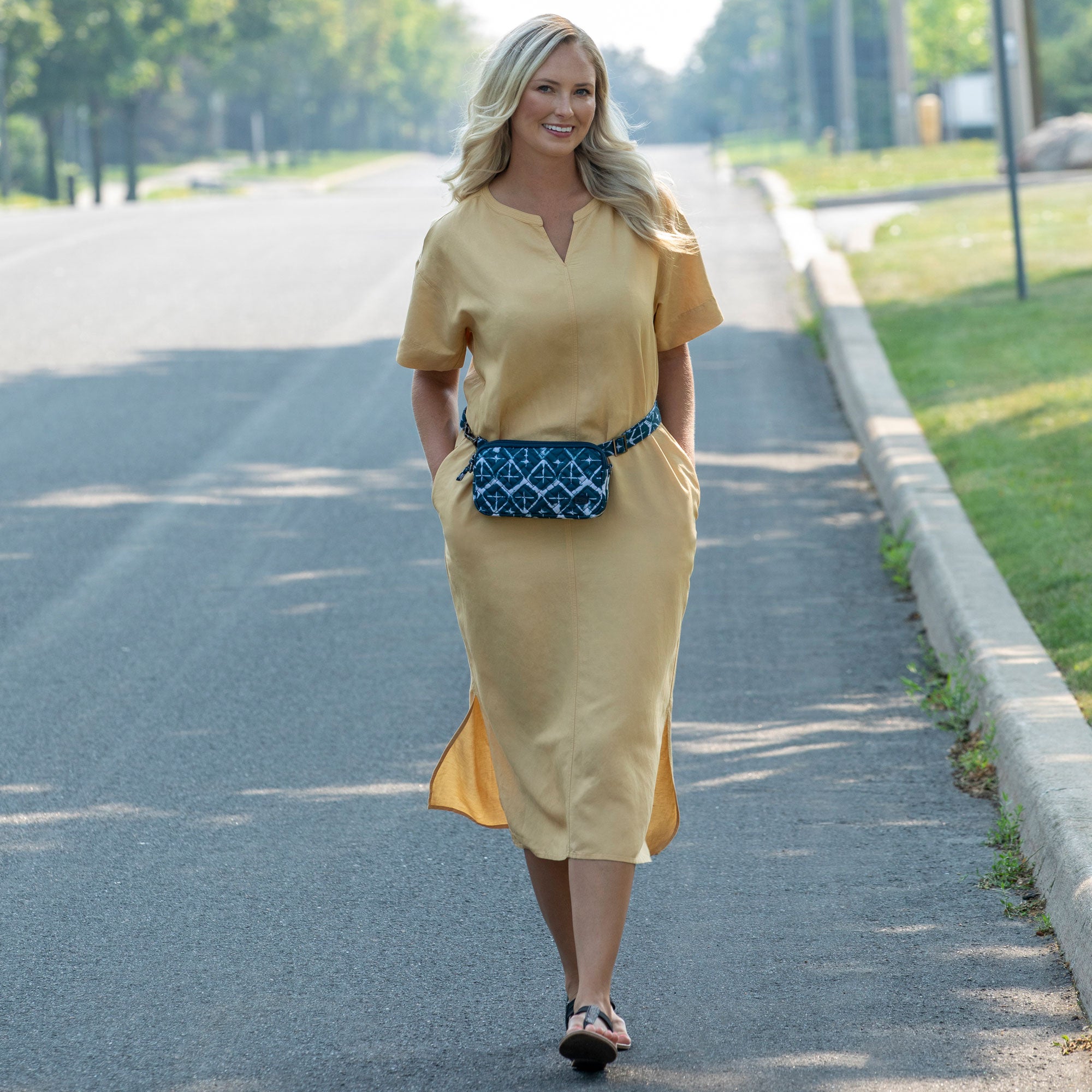 Coupe XL Convertible Crossbody Bag - DIAMOND NAVY - CoupeXL_LifeStyle_5