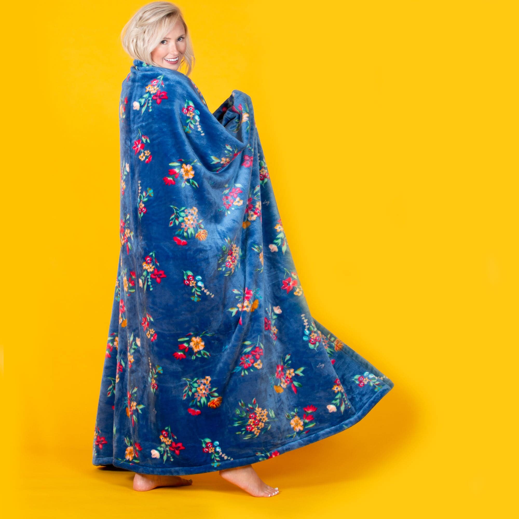 Cuddle Throw Blanket - BOUQUET BLUE - CuddleThrow_BouquetBlue_Lifestylecopy