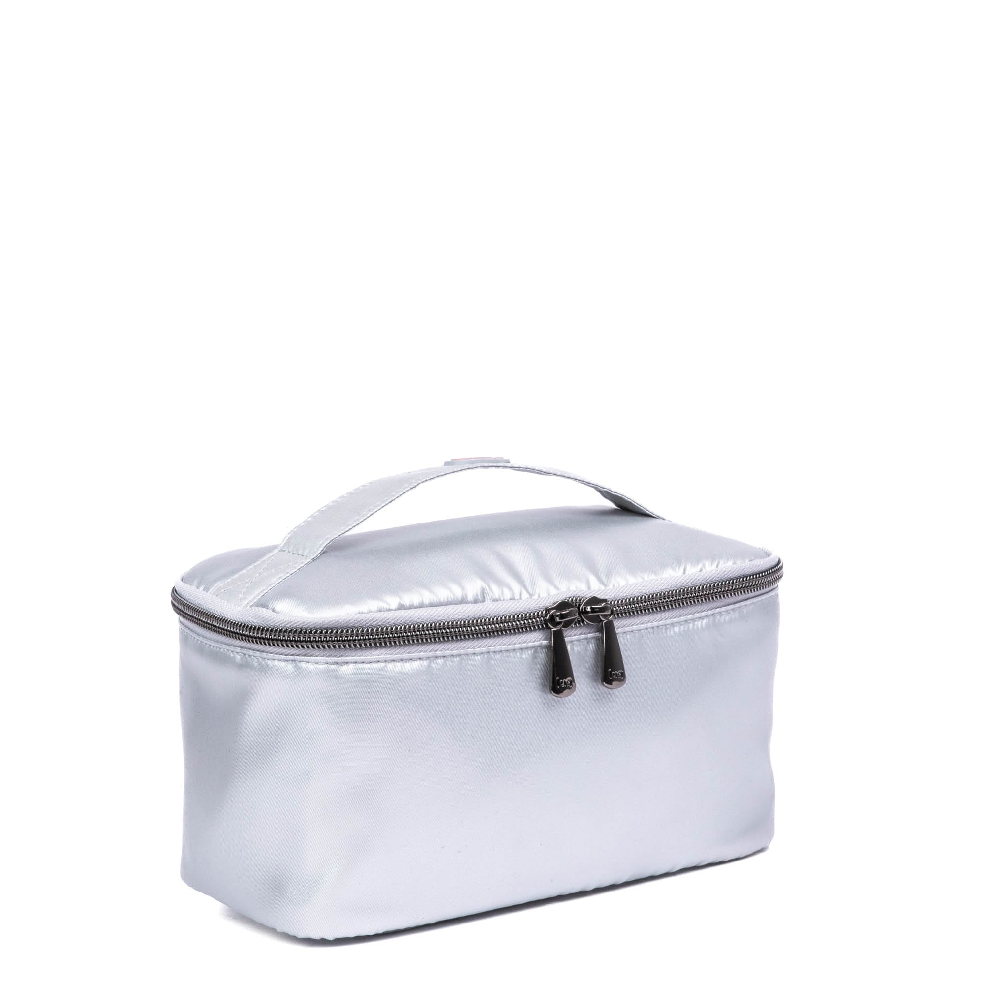 Dolly Short SE Cosmetic Case - METALLIC SILVER - DollyShort_MetallicSilver_02_38300630-ab03-4e7d-9316-770c9330654d