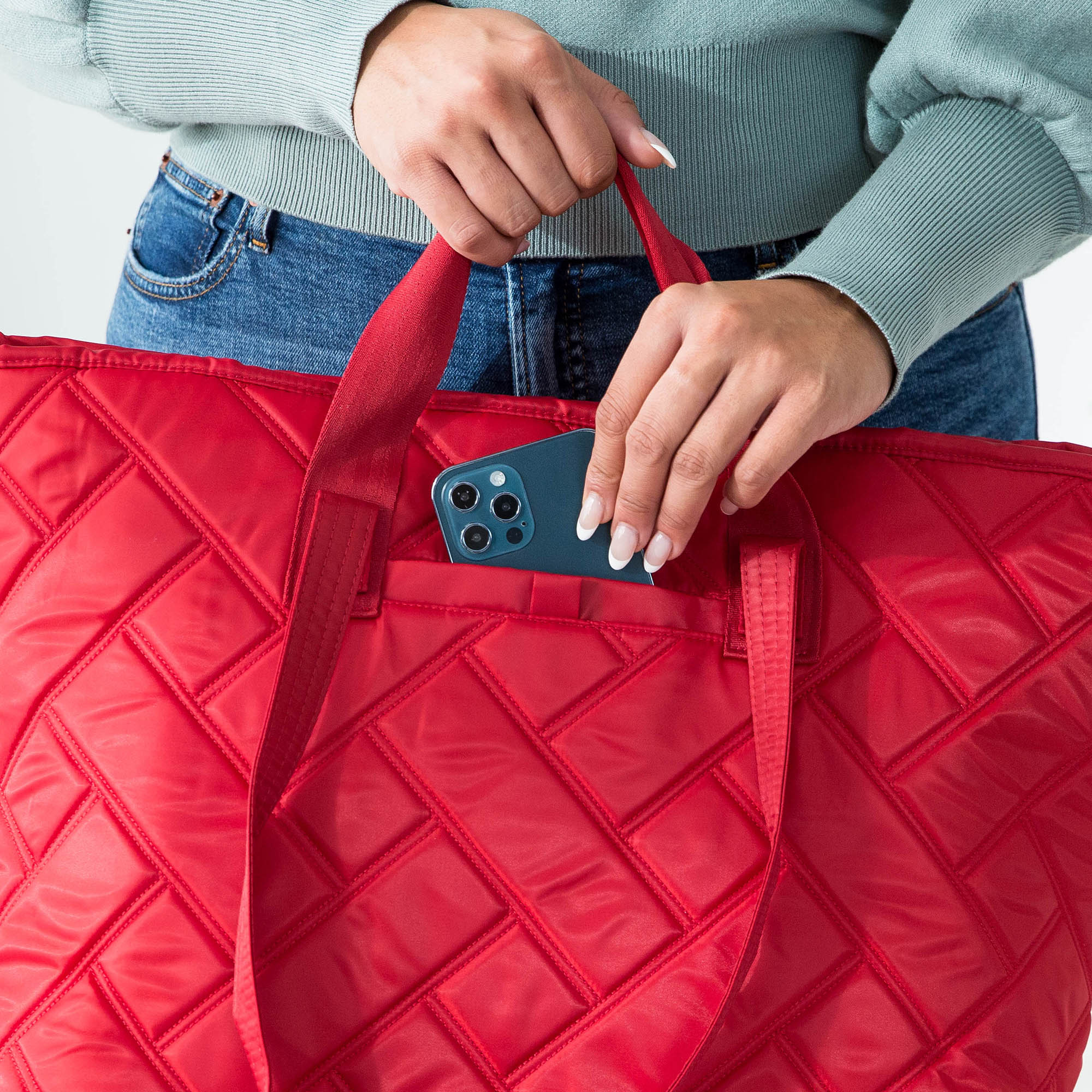 Ferry XL SE Expandable Carry-All Tote Bag - - FerrySE_Lifestyle_04