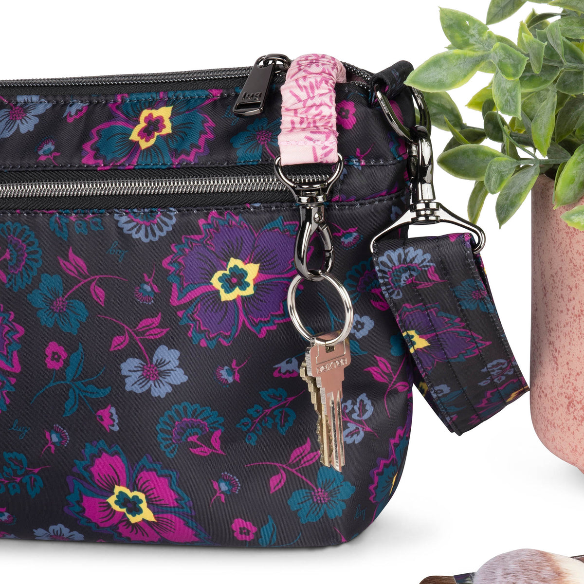 Flare 2 Crossbody Bag - - Flare2_Lifestyle_03