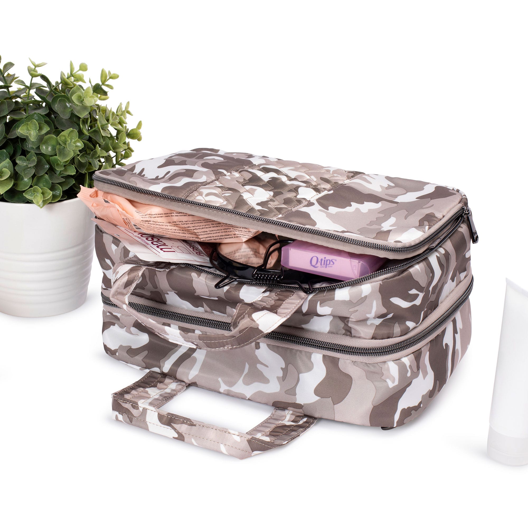 Flatbed Deluxe Cosmetic Case - - Flatbed_Lifestyle_02