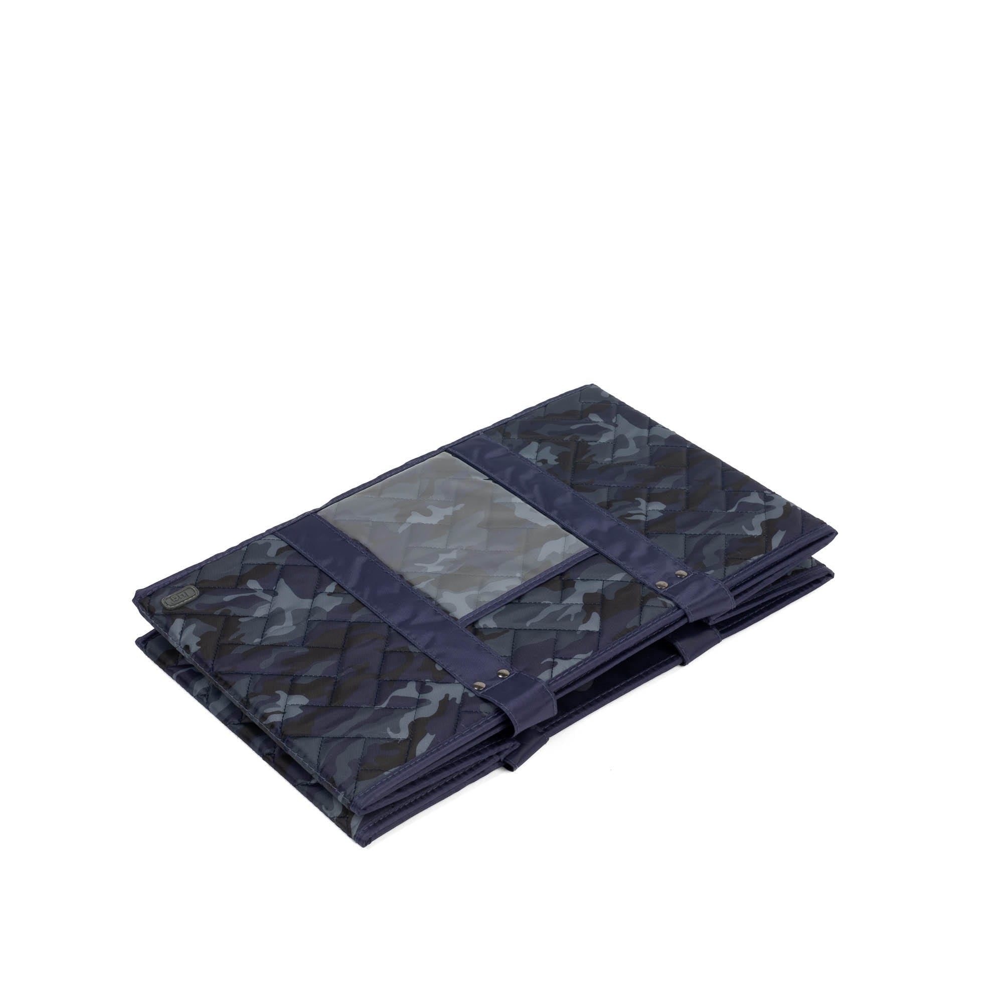 Gallop Collapsible Carry-All Tote - CAMO NAVY - GallopToteBag_CamoNavy_06