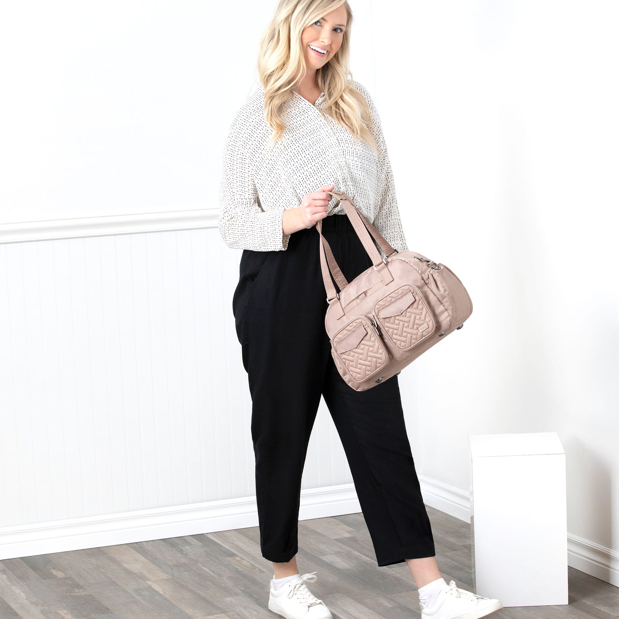 Jumper Carry-All Tote - SAND TAUPE - Jumper-Tote_SandTaupe_Model_01