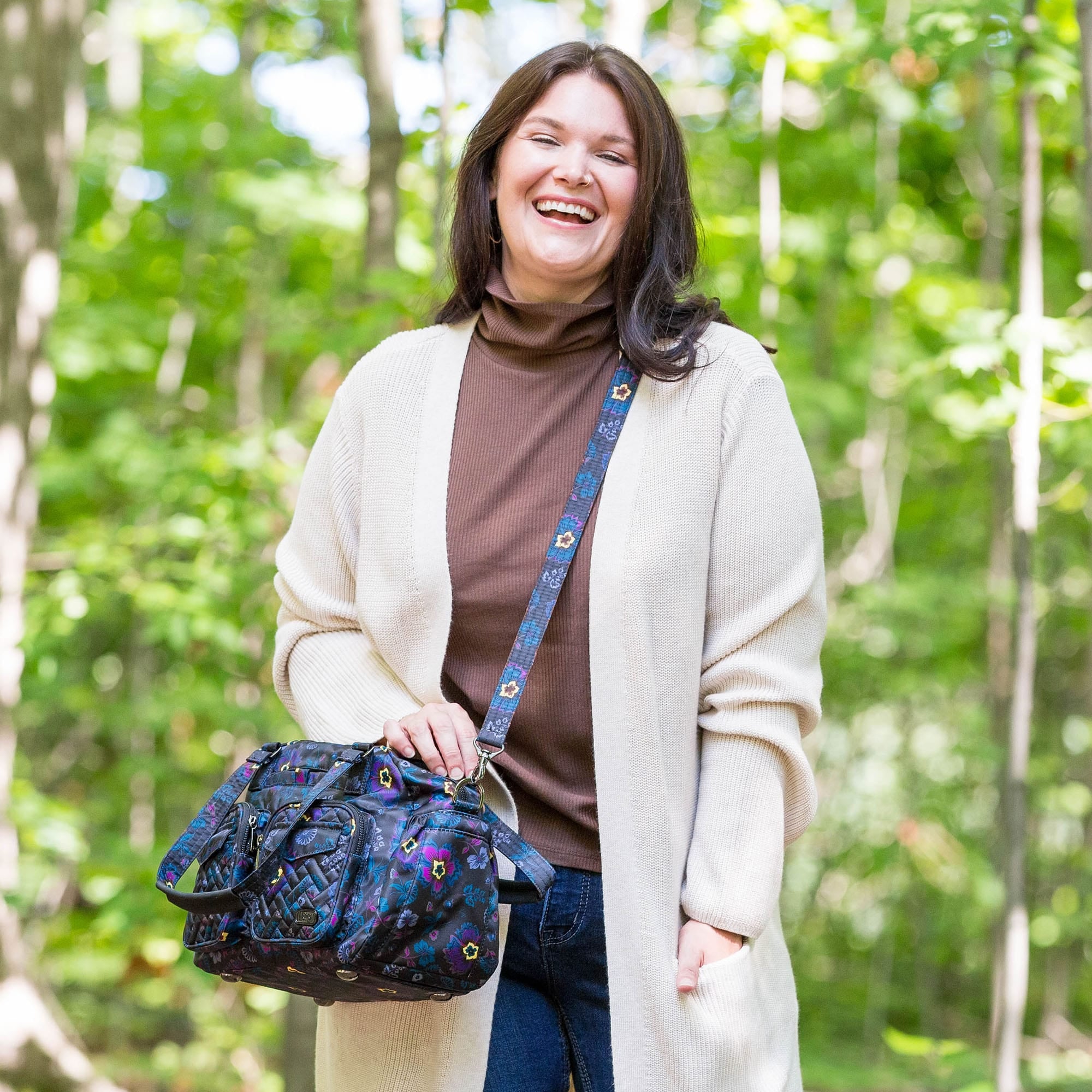 Jumper Carry-All Tote - BOHO FLORAL BLACK - JumperTote_Lifestyle_10