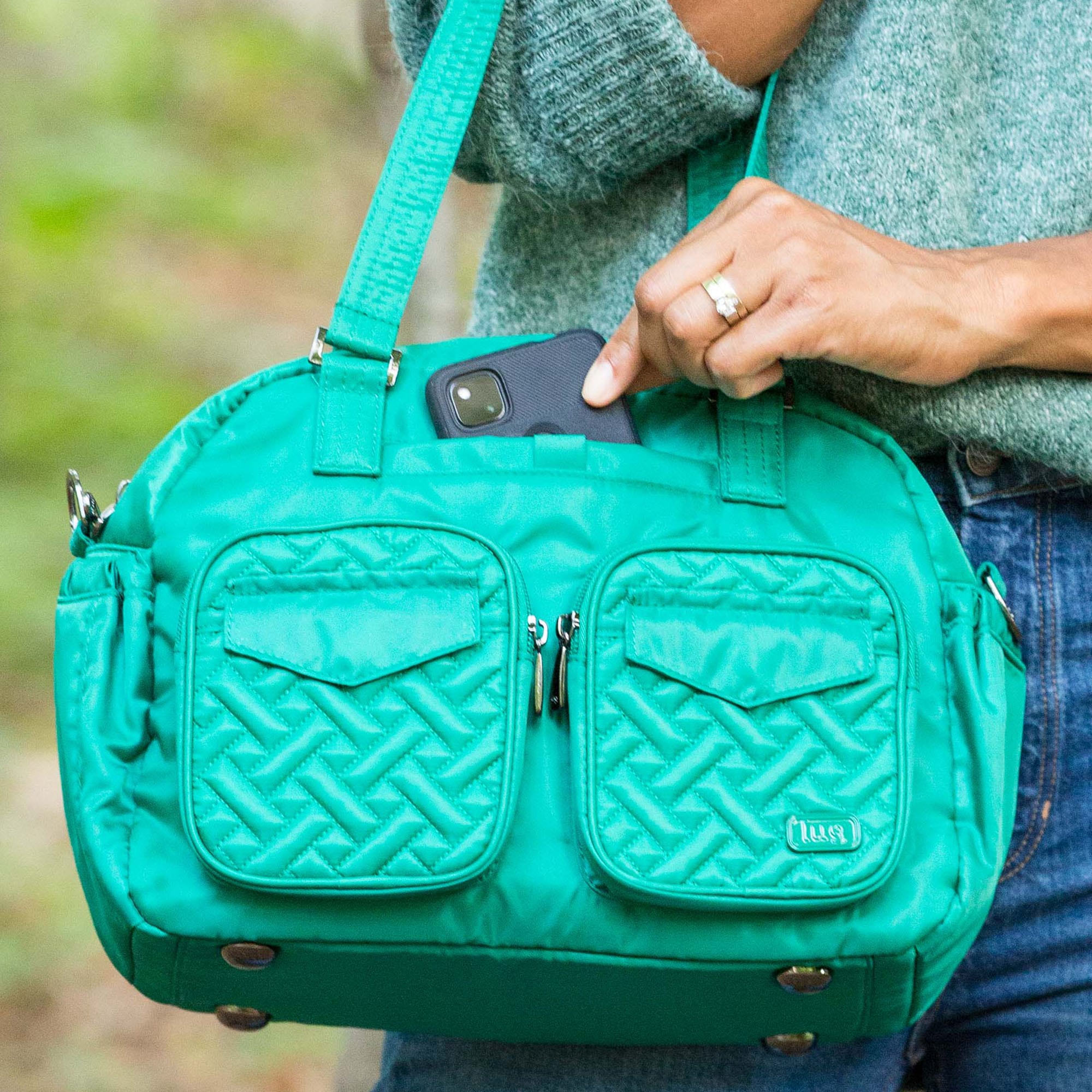 Jumper Carry-All Tote - KELLY GREEN - JumperTote_Lifestyle_12